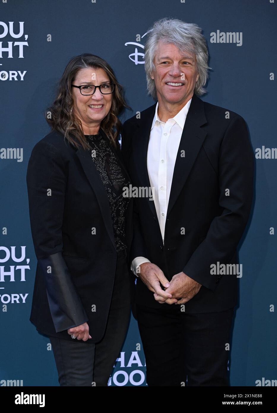 Londra, Regno Unito. 17 aprile 2024. Jon Bon Jovi e la moglie Dorothea Bongiovi arrivano al Thank You, Goodnight: The Bon Jovi Story Premiere, Leicester Square. Crediti: Doug Peters/EMPICS/Alamy Live News Foto Stock