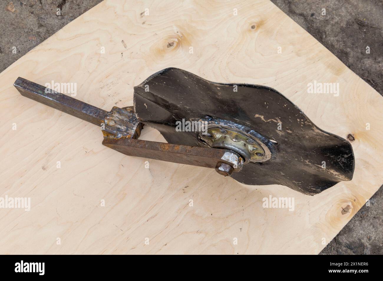 Dischi e cuscinetti per un coltivatore di trattori. Foto Stock