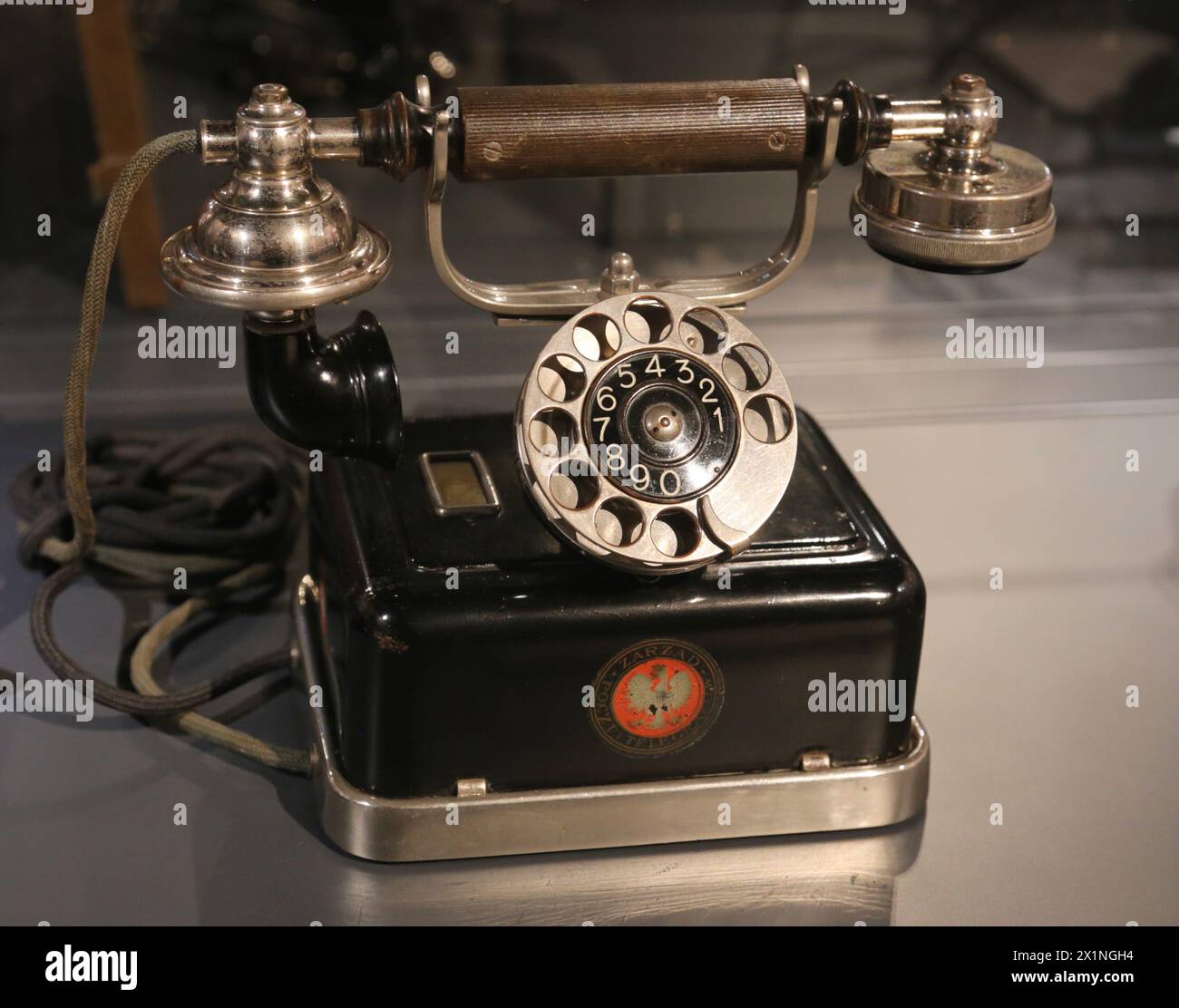 Cracovia, Maolpolska, Polonia - 03.30.2023: Telefono CB-26 antico polacco vintage con quadrante rotativo. Foto Stock
