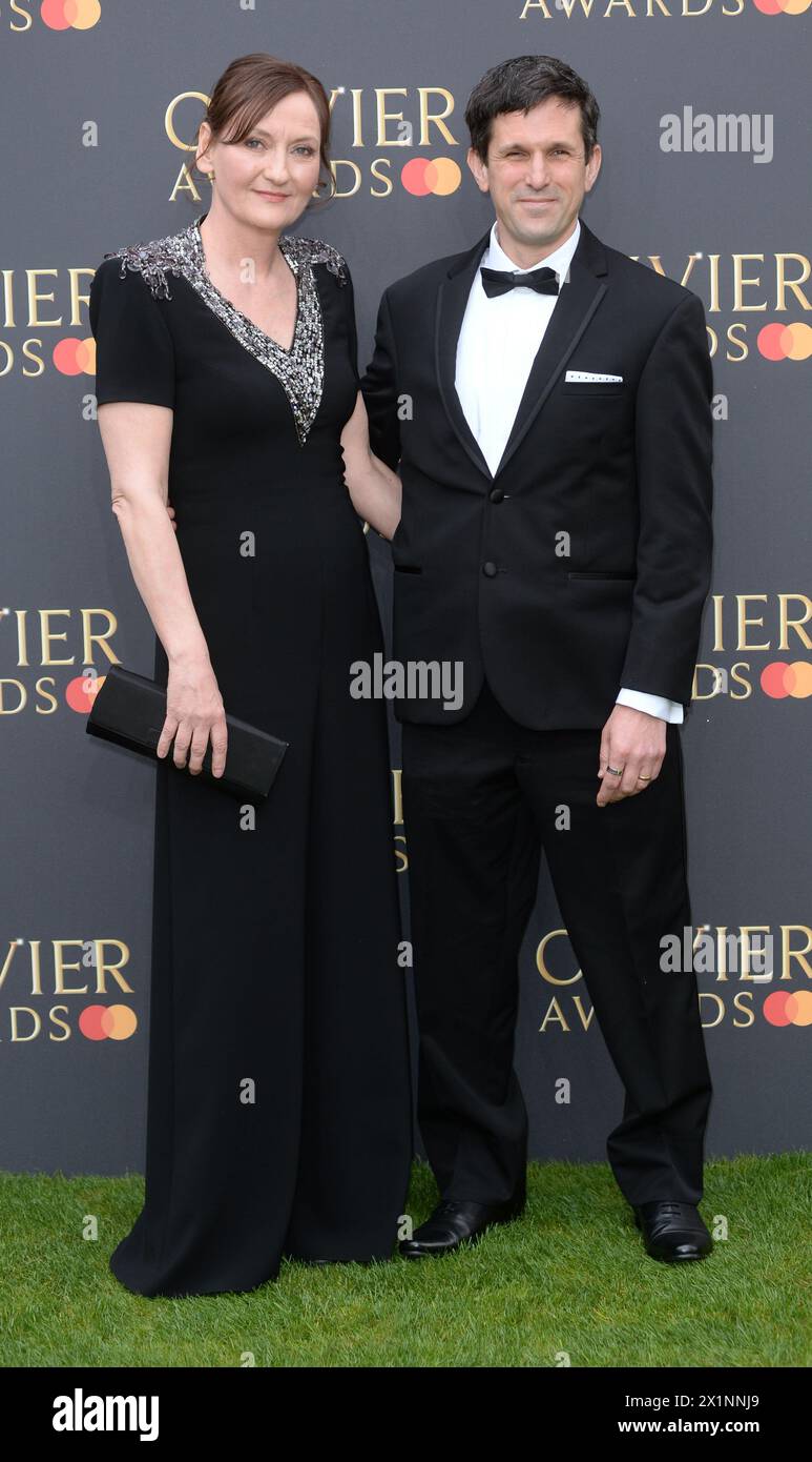 La foto deve essere accreditata ©Alpha Press 078237 14/04/2024 Miriam Buether e Tom Wexler agli Olivier Awards 2024 di Londra. Foto Stock