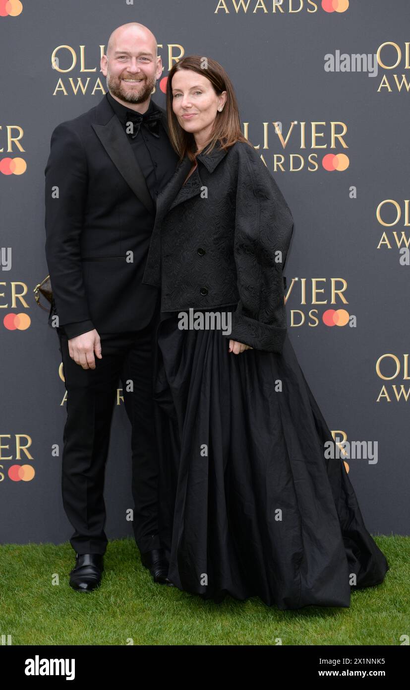 La foto deve essere accreditata ©Alpha Press 078237 14/04/2024 Hannes Langolf ed Ellen Kane agli Olivier Awards 2024 di Londra. Foto Stock