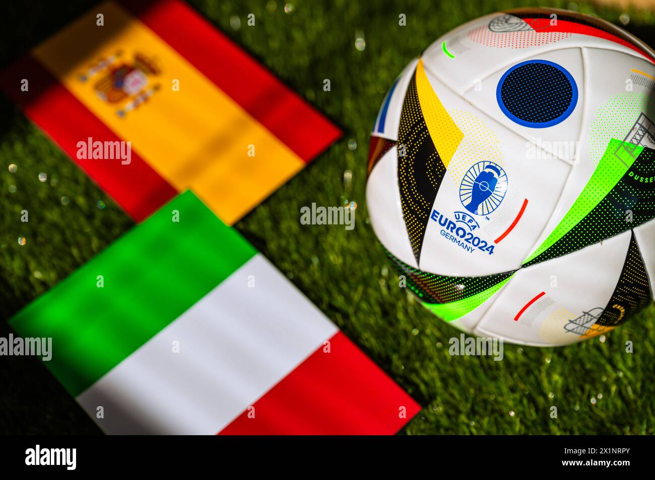 LIPSIA, GERMANIA, 17 APRILE 2024: Spagna vs Italia, partita di calcio Euro 2024 del gruppo B all'Arena AufSchalke, Gelsenkirchen, 20 giugno 2024, palla ufficiale Foto Stock