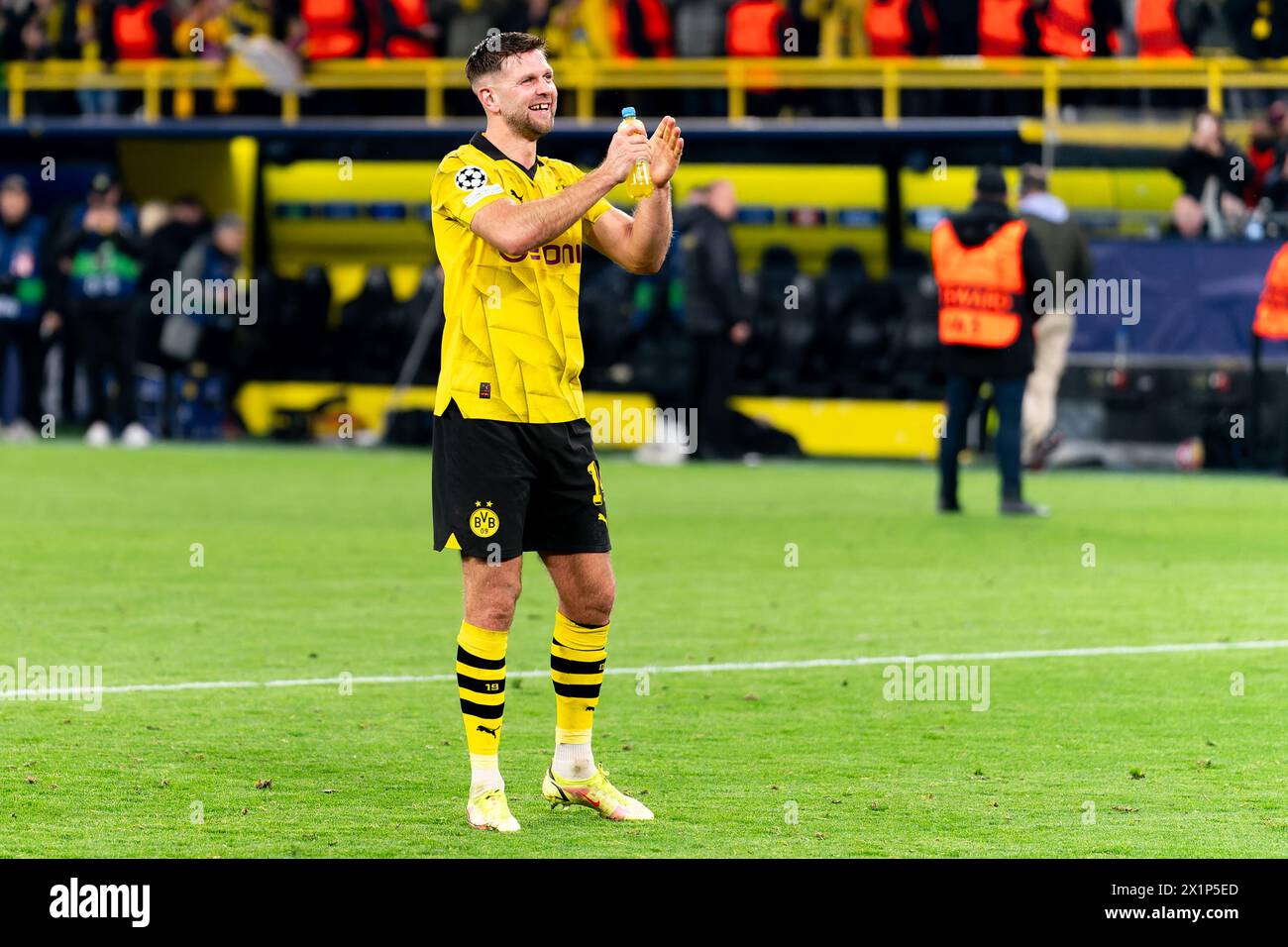 Dortmund, Germania. 16 aprile 2024. DORTMUND, GERMANIA - 16 APRILE: Niclas Fullkrug del Borussia Dortmund celebra la vittoria delle sue squadre dopo la seconda tappa dei quarti di finale - partita di UEFA Champions League 2023/24 tra Borussia Dortmund e Atletico Madrid al Signal Iduna Park il 16 aprile 2024 a Dortmund, Germania. (Foto di Joris Verwijst/Agenzia BSR) credito: Agenzia BSR/Alamy Live News Foto Stock