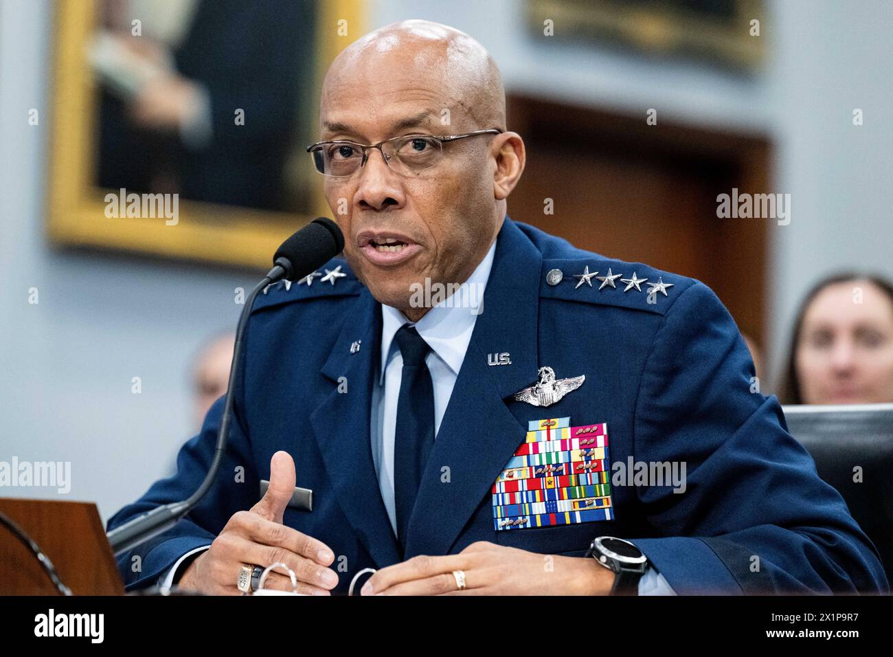 Washington, Stati Uniti. 17 aprile 2024. Il generale Charles Q. Brown Jr. (Alias C.Q. Brown), presidente del Joint Chiefs of staff, interviene in un'audizione della House Committee on Approutions Subcommittee on Defense presso il Campidoglio degli Stati Uniti. (Foto di Michael Brochstein/Sipa USA) credito: SIPA USA/Alamy Live News Foto Stock