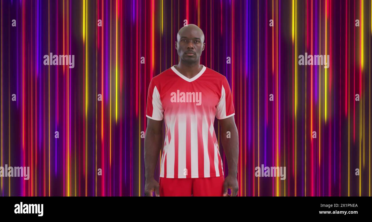 Uomo in divisa sportiva a righe con sfondo colorato Foto Stock