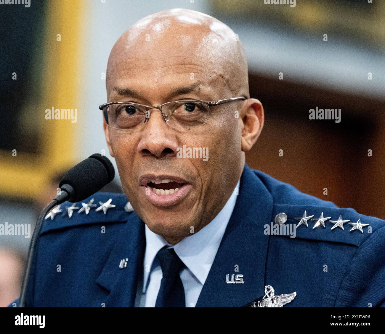 Washington, Stati Uniti. 17 aprile 2024. Il generale Charles Q. Brown Jr. (Alias C.Q. Brown), presidente del Joint Chiefs of staff, interviene in un'audizione della House Committee on Approutions Subcommittee on Defense presso il Campidoglio degli Stati Uniti. Credito: SOPA Images Limited/Alamy Live News Foto Stock