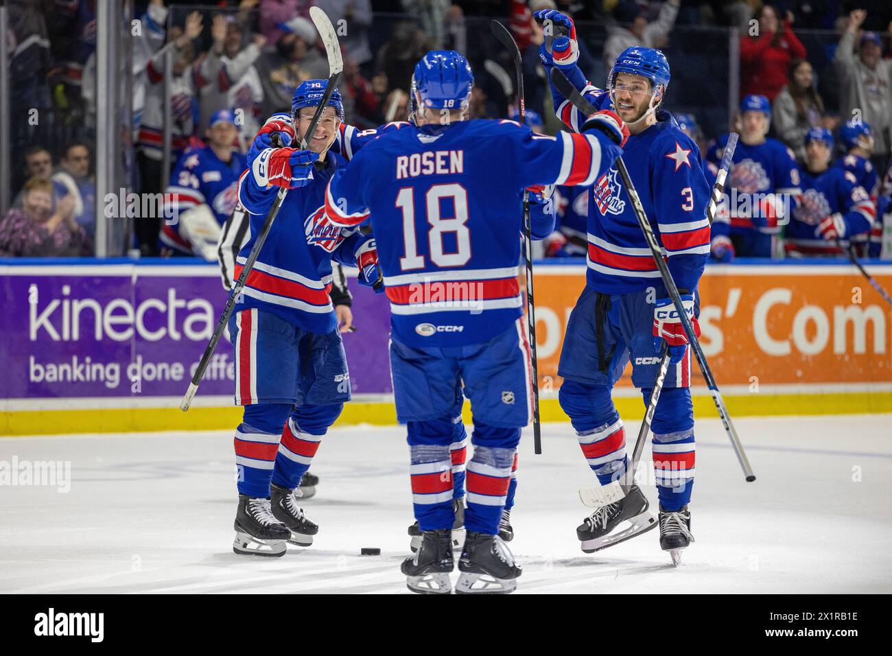 17 aprile 2024: I giocatori dei Rochester Americans celebrano un gol nel secondo periodo contro i Toronto Marlies. I Rochester Americans ospitarono i Toronto Marlies in una partita della American Hockey League alla Blue Cross Arena di Rochester, New York. (Jonathan tenca/CSM) Foto Stock