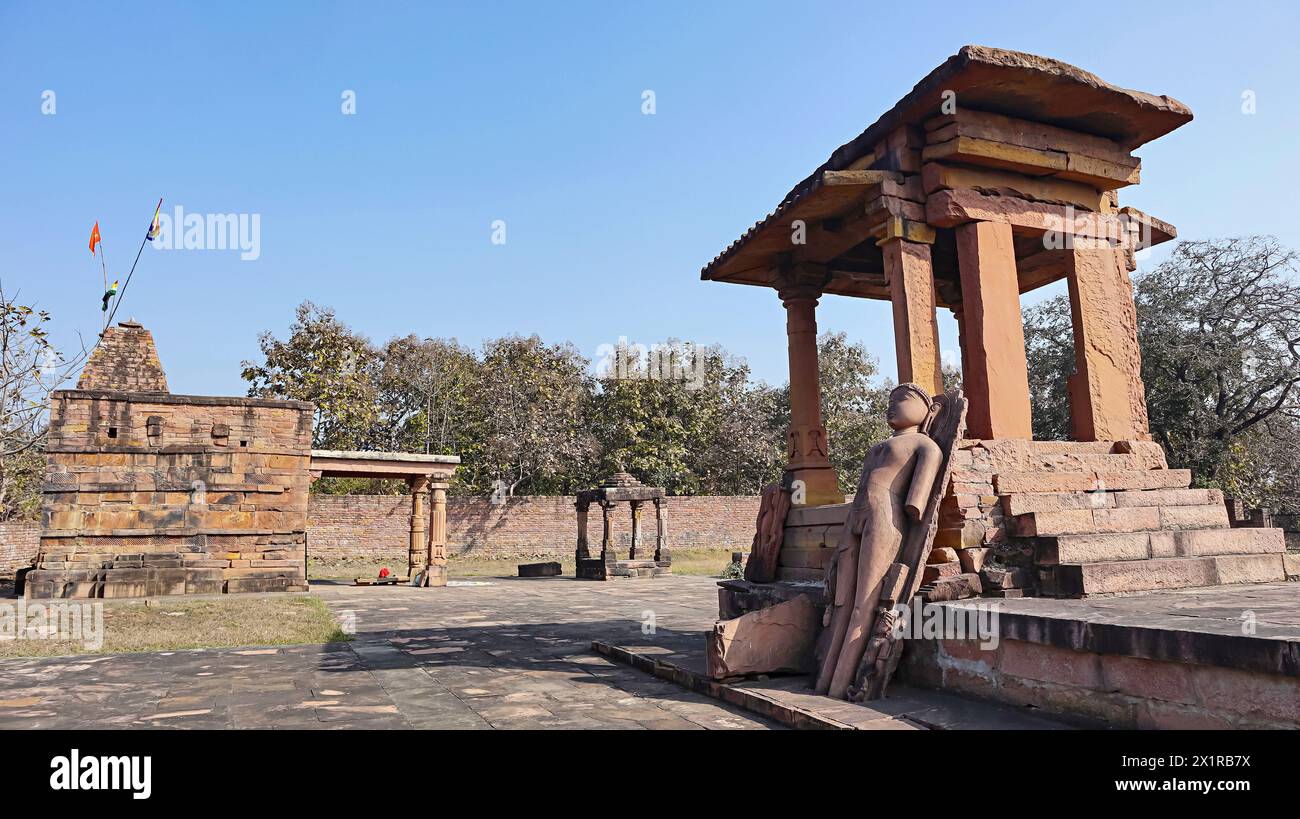 Vista dell'antico tempio giainiano, costruito nel periodo Chandela, gruppo di templi di Chandpur, Chandpur, Lalitpur, Uttar Pradesh, India. Foto Stock