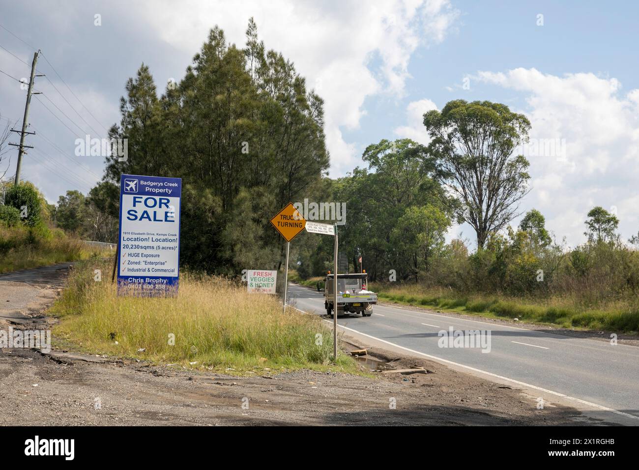 Greater Western Sydney, agente immobiliare Badgerys Creek che pubblicizza 5 acri di terreno in vendita tra Badgerys Creek e Luddenham, vicino all'aeroporto Foto Stock