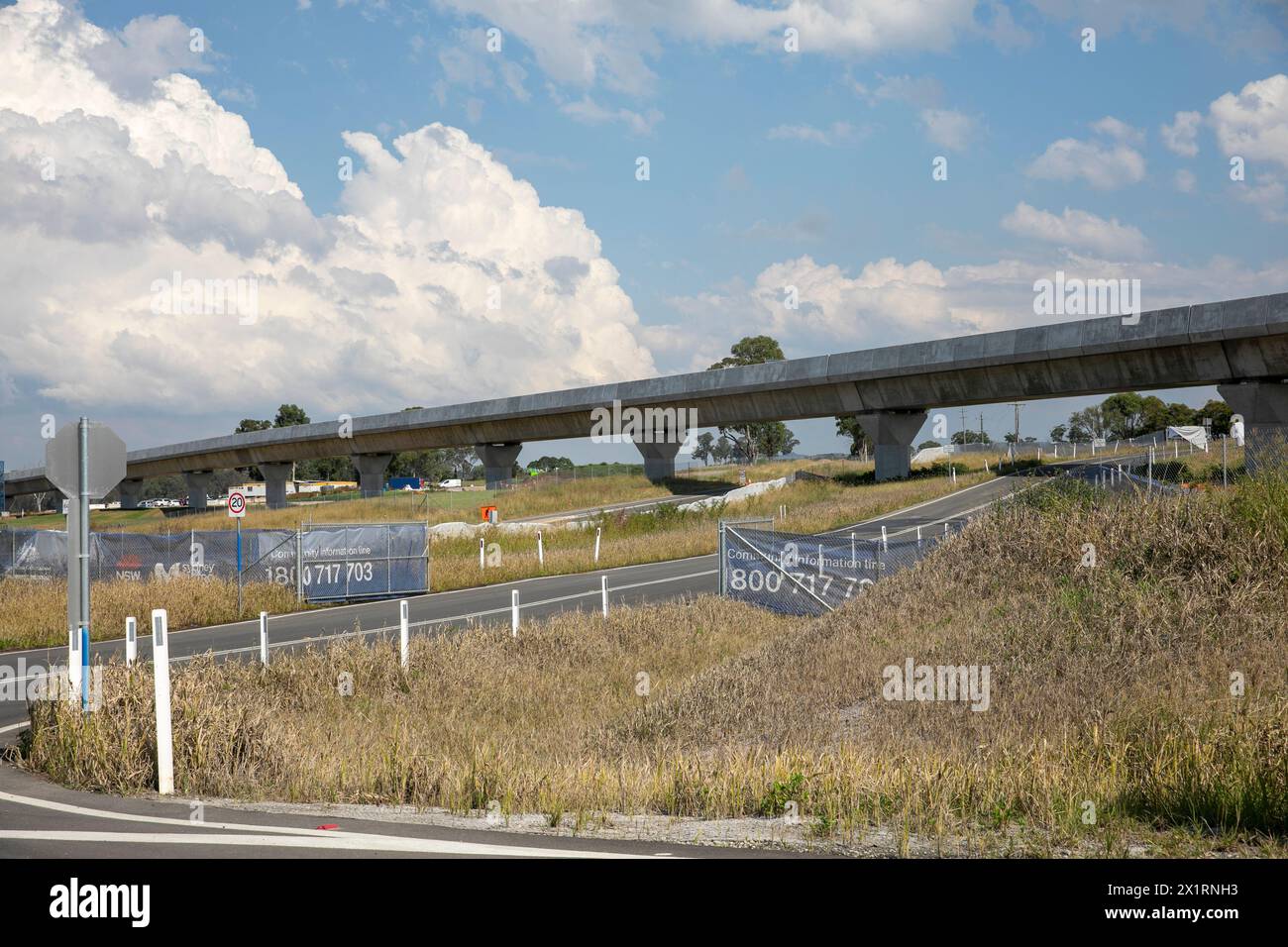 Progetto della metropolitana ovest di Sydney per l'aeroporto internazionale di Sydney occidentale, costruzione di viadotti a Luddenham, Western Sydney, NSW, Australia Foto Stock