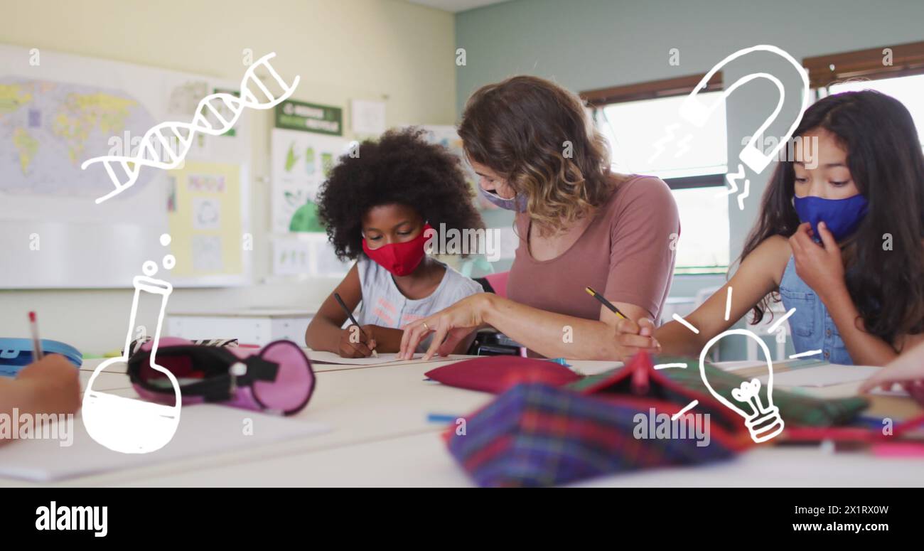 Studenti diversi e un insegnante caucasico di mezza età imparano a scuola Foto Stock