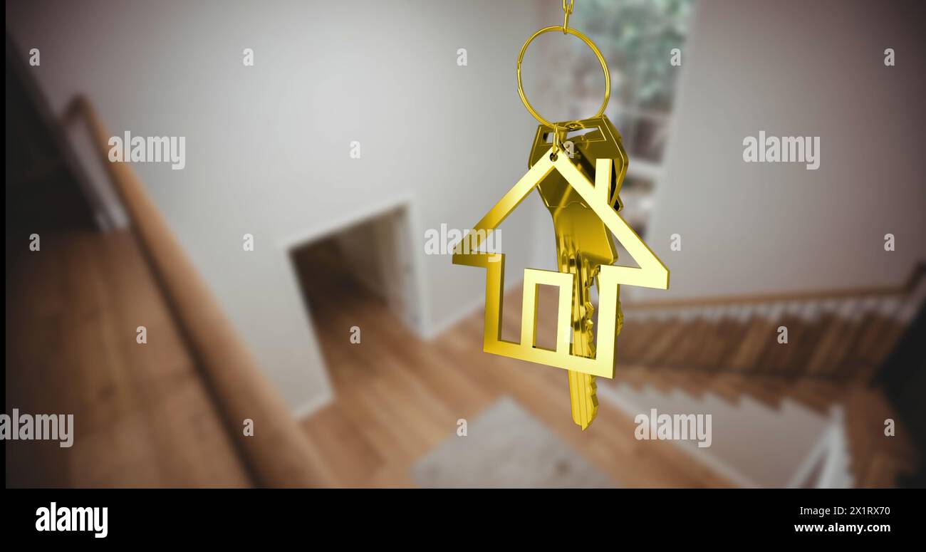 Il bambino tiene il portachiavi a forma di casa dorata, sfocando le scale sullo sfondo Foto Stock