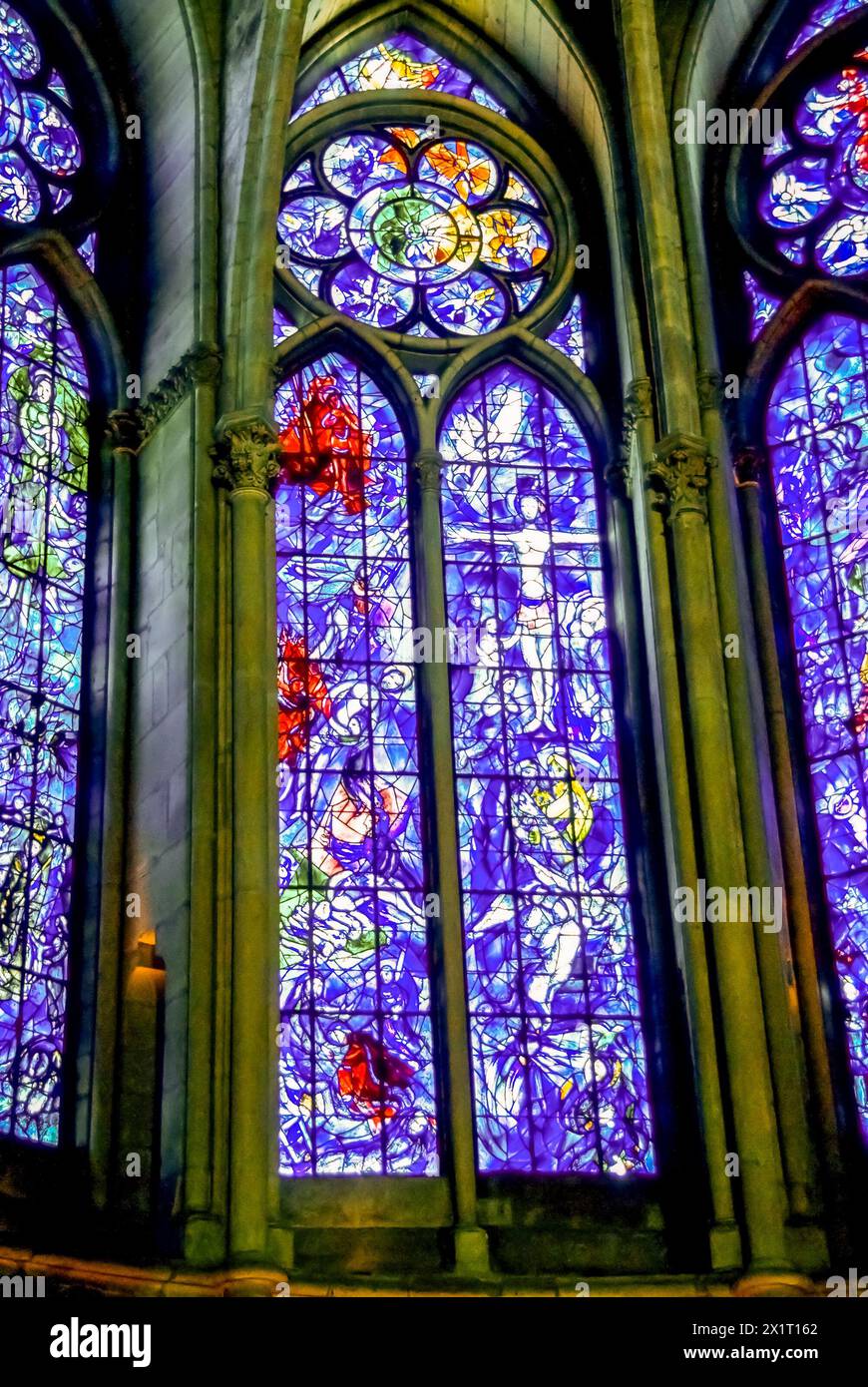 Reims, Francia, monumenti Reigious, Cattedrale di Notre-Dame, dettaglio architettura, finestra in vetro colorato Chagall Foto Stock