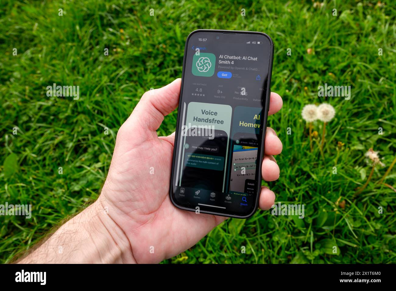Novi Sad, Serbia - 1 aprile 2024: Pagina dell'applicazione AI Chatbot per iPhone su Apple AppStore, editoriale illustrativo Foto Stock