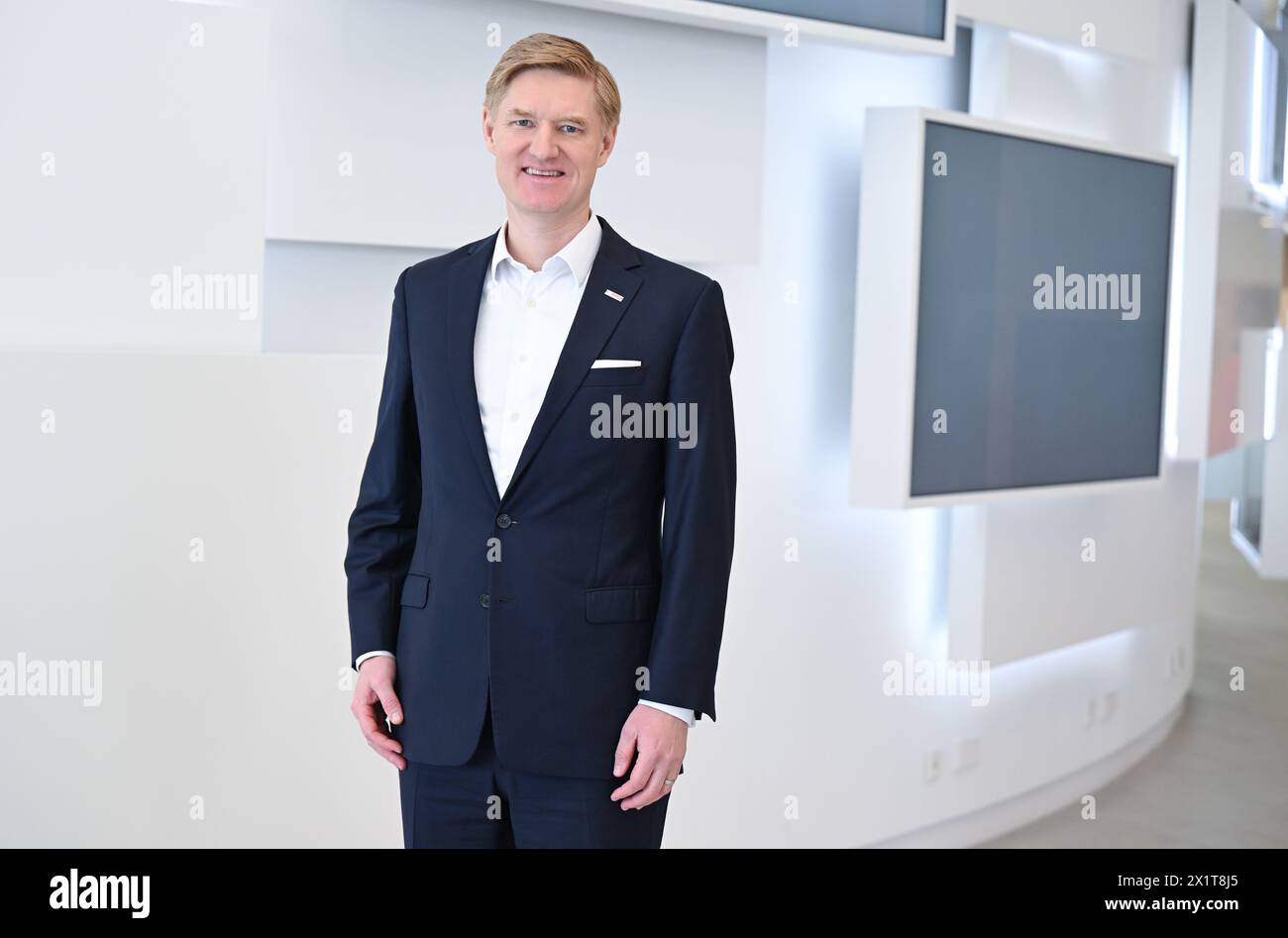 Renningen, Germania. 18 aprile 2024. Frank Meyer, nuovo membro del Consiglio di amministrazione del gruppo Bosch Technology, registrato alla conferenza stampa sullo stato patrimoniale. È responsabile del settore Bosch Energy and Building Technology con le divisioni Building Technologies e Home comfort Group e la filiale Smart Home. Crediti: Bernd Weißbrod/dpa/Alamy Live News Foto Stock