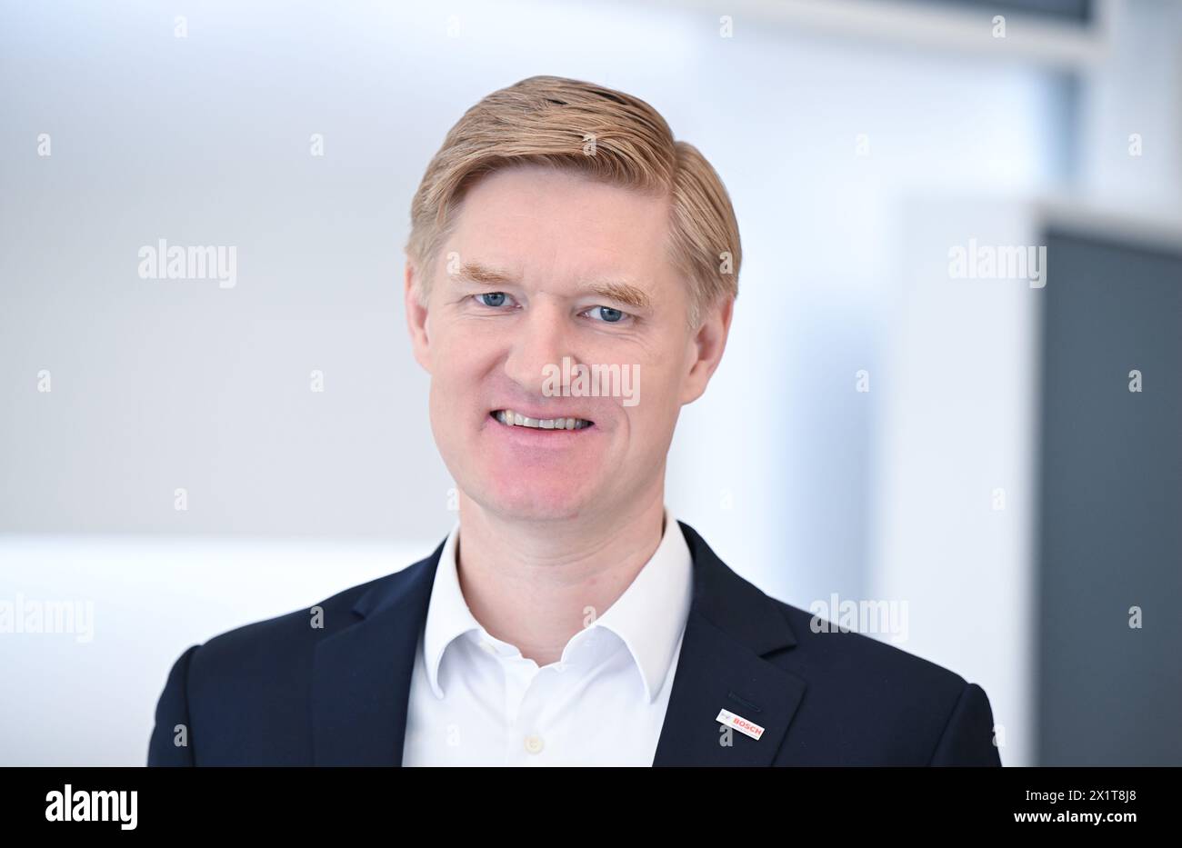 Renningen, Germania. 18 aprile 2024. Frank Meyer, nuovo membro del Consiglio di amministrazione del gruppo Bosch Technology, registrato alla conferenza stampa sullo stato patrimoniale. È responsabile del settore Bosch Energy and Building Technology con le divisioni Building Technologies e Home comfort Group e la filiale Smart Home. Crediti: Bernd Weißbrod/dpa/Alamy Live News Foto Stock