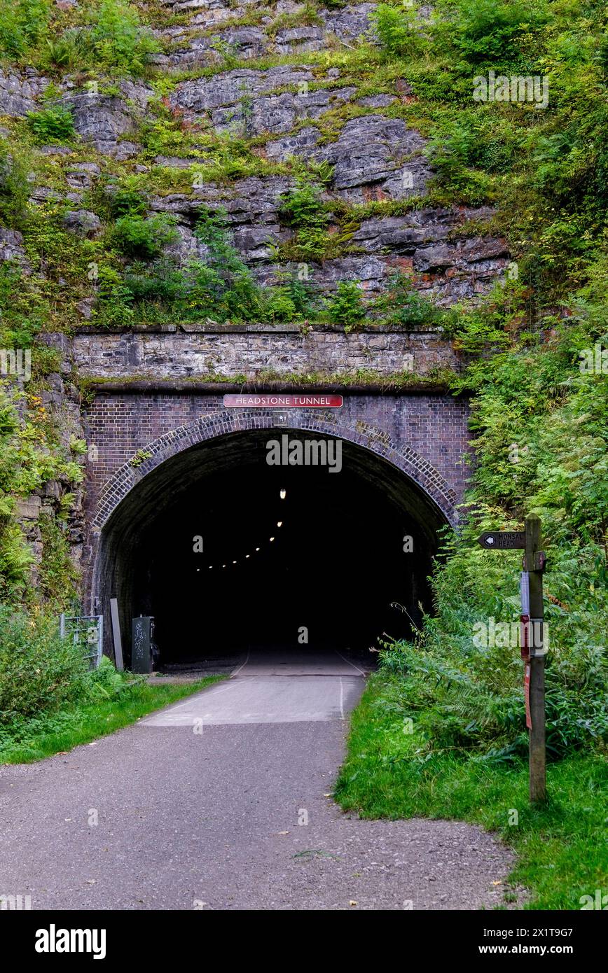 Il tunnel della lapide sul sentiero Monsal vicino a Monsal Head. Foto Stock