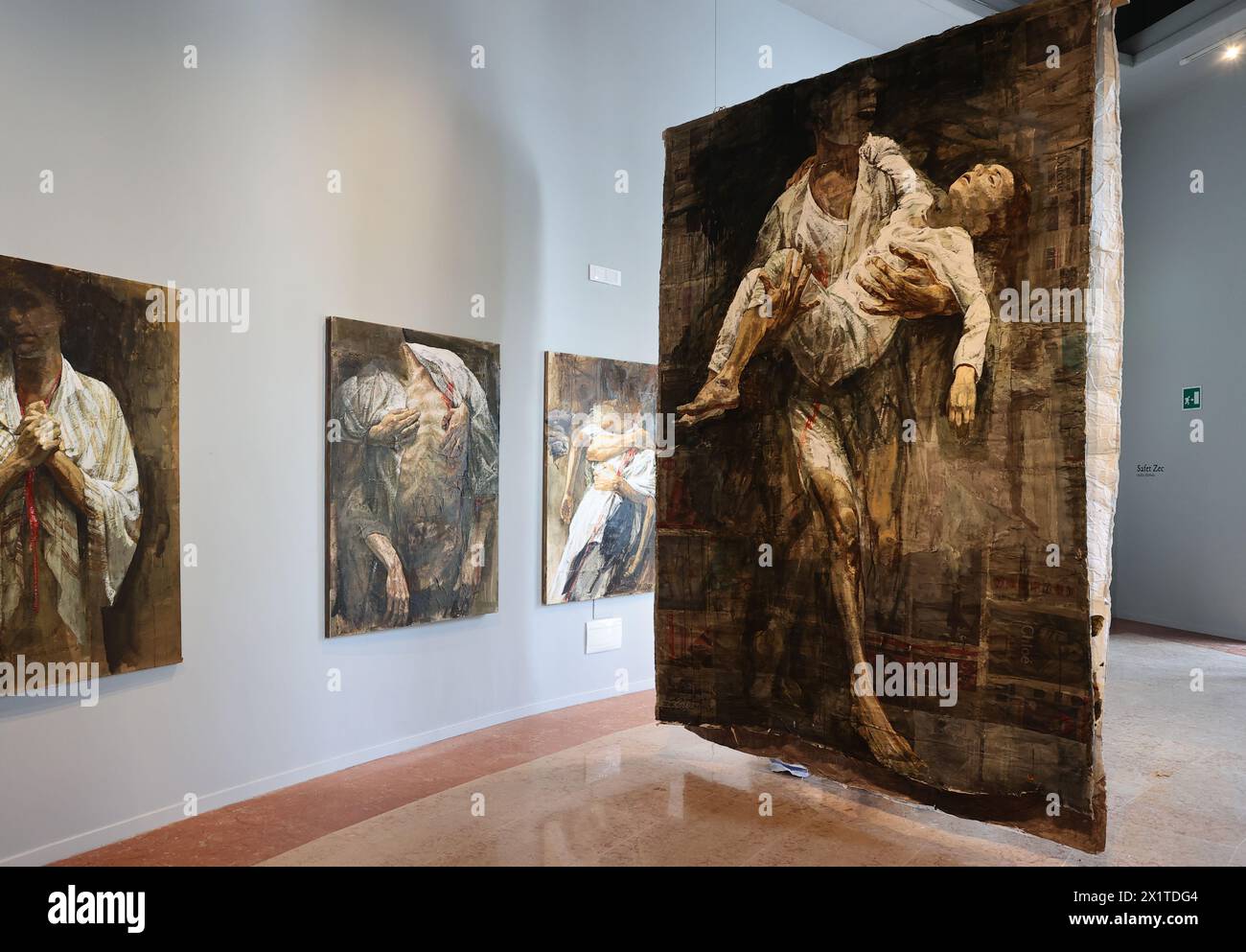 Venezia, Italia. 17 aprile 2024. La 60° Mostra Internazionale d'Arte intitolata "stranieri ovunque", curata da Adriano Pedrosa, sarà aperta al pubblico da sabato 20 aprile a domenica 24 novembre nella foto: Padiglione Venezia Credit: Independent Photo Agency/Alamy Live News Foto Stock