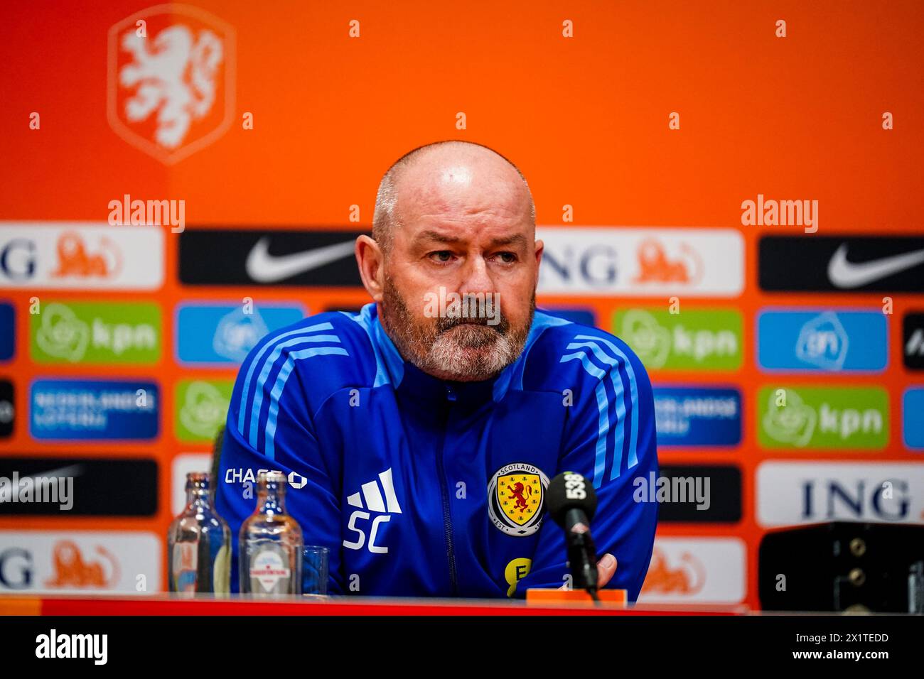 AMSTERDAM, PAESI BASSI - 22 MARZO: L'allenatore scozzese Steve Clarke partecipa a una conferenza stampa dopo l'amichevole tra Paesi Bassi e Scotla Foto Stock