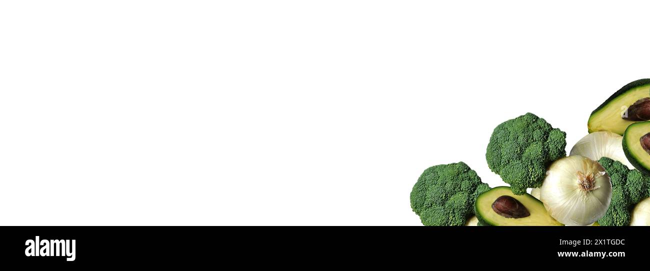 Immagine con composizione ritagliata di broccoli, cipolle leggere per insalata, metà avocado. Linee artistiche disegnate. Concetto di stile di vita sano. Manipolazione delle immagini Foto Stock