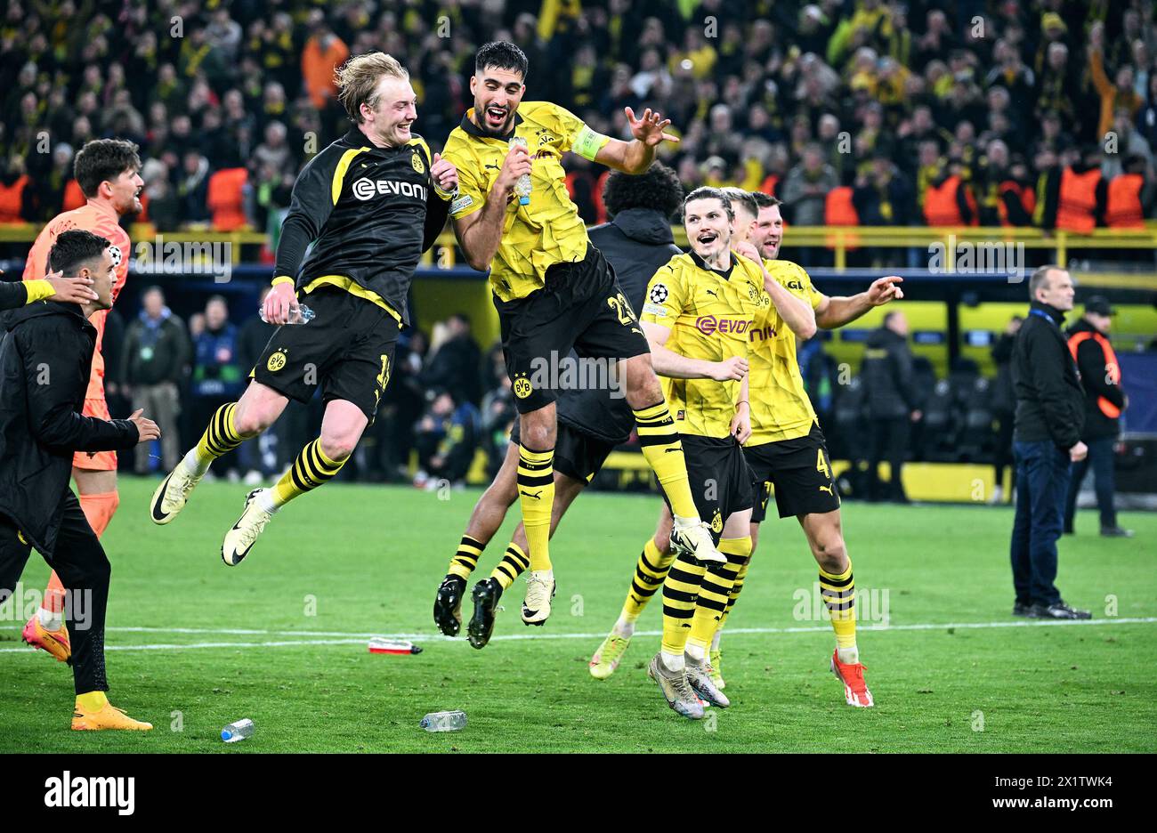 Champions League, quarti di finale, Signal Iduna Park Dortmund: Borussia Dortmund vs Atletico Madrid; Emre CAN (BVB) e Julian Brandt (BVB) festeggiano dopo la partita Foto Stock