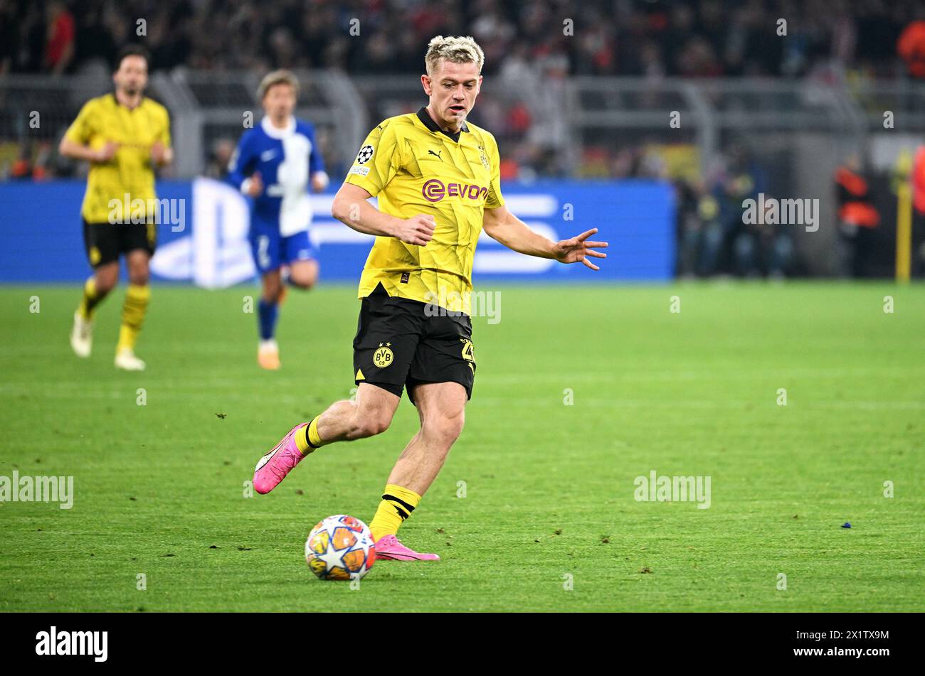 Champions League, quarti di finale, segnale Iduna Park Dortmund: Borussia Dortmund vs Atletico Madrid; Julian Ryerson (BVB) Foto Stock