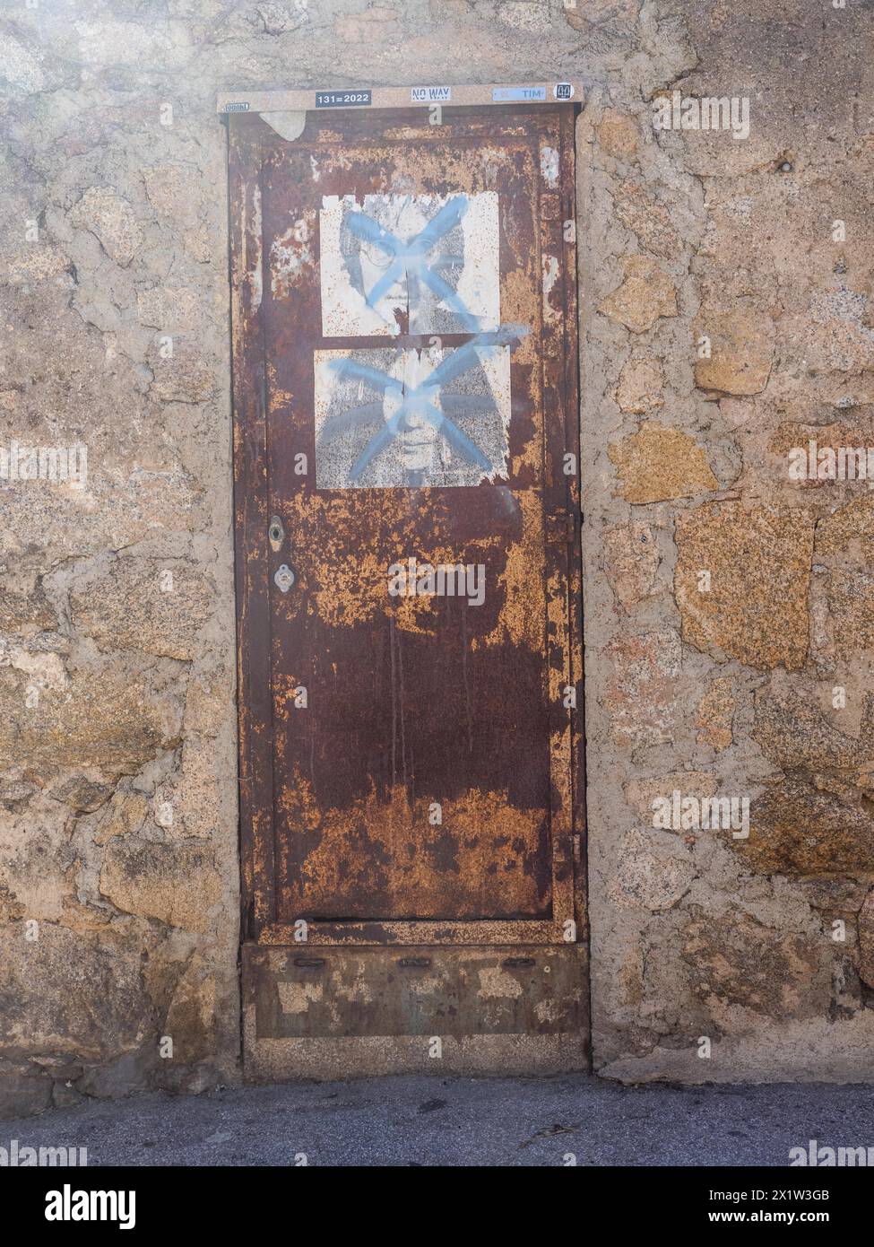 Weathered Gate, San Pantaleo, Sardegna, Italia Foto Stock