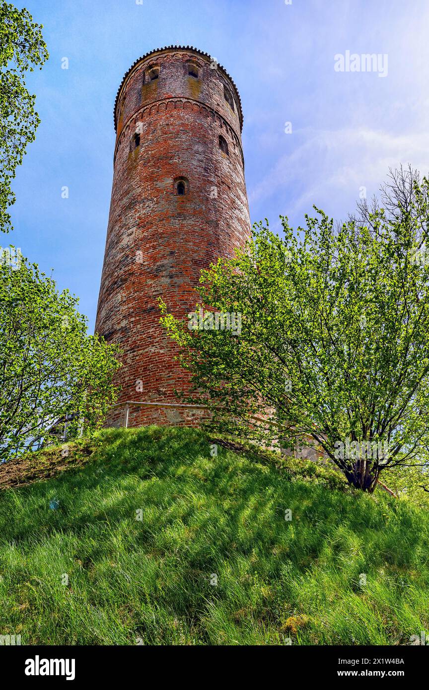 Torre in mattoni della chiesa di San Blasio, Kaufbeuern, Allgaeu, Svevia, Baviera, Germania Foto Stock