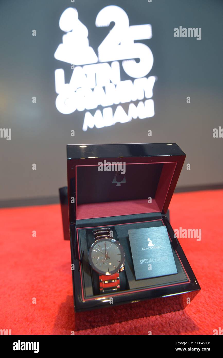 MIAMI, FLORIDA - 17 APRILE: Atmosfera di un orologio da polso in edizione speciale realizzato e regalato ai partecipanti durante la 25a edizione dell'Annual Latin GRAMMY Awards® annuncio ufficiale il 17 aprile 2024 a Miami, Florida. (Foto di JL/Sipa USA) Foto Stock