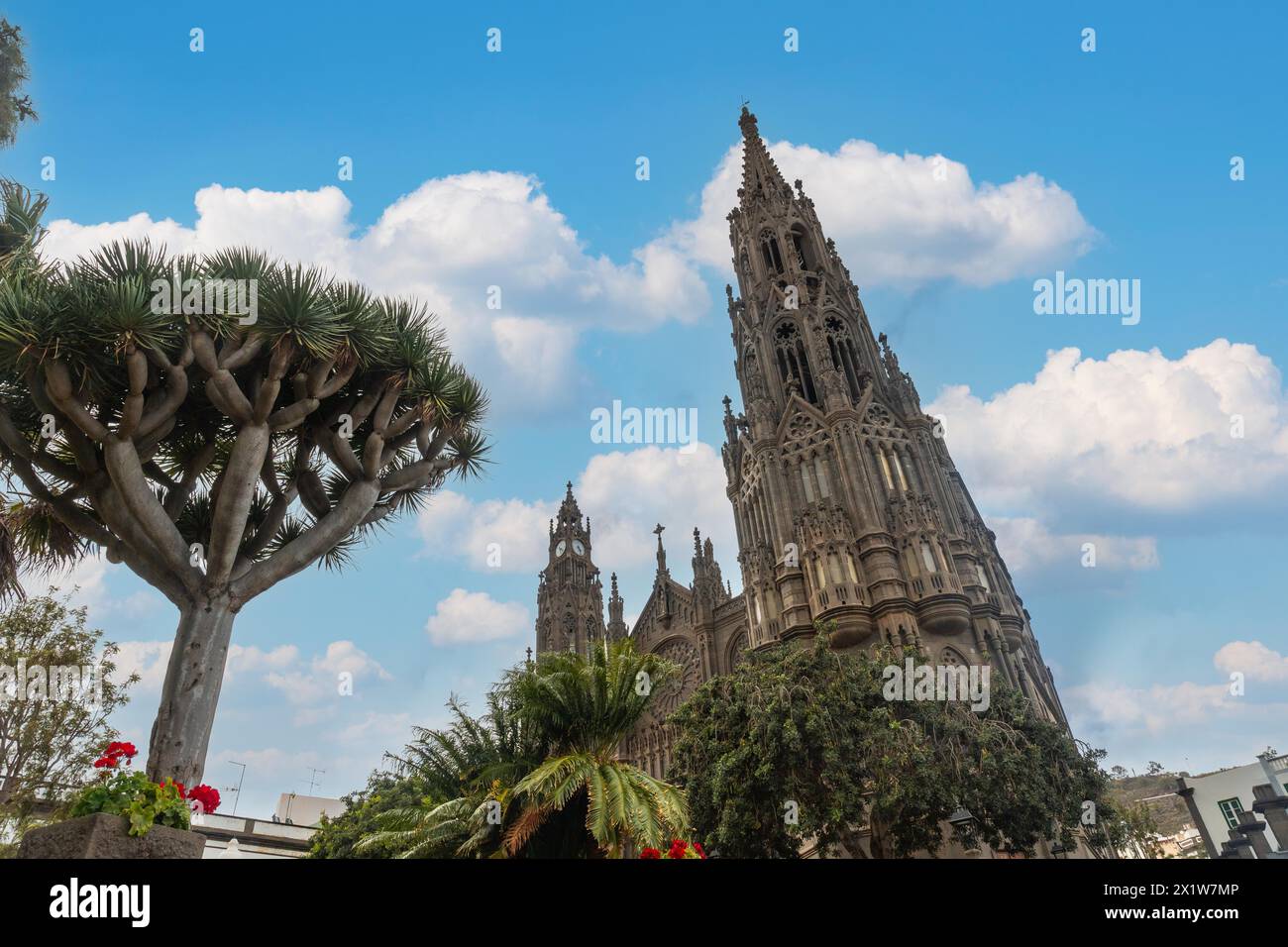 Vista della chiesa di San Juan Bautista, cattedrale gotica di Arucas, Gran Canaria, Spagna Foto Stock