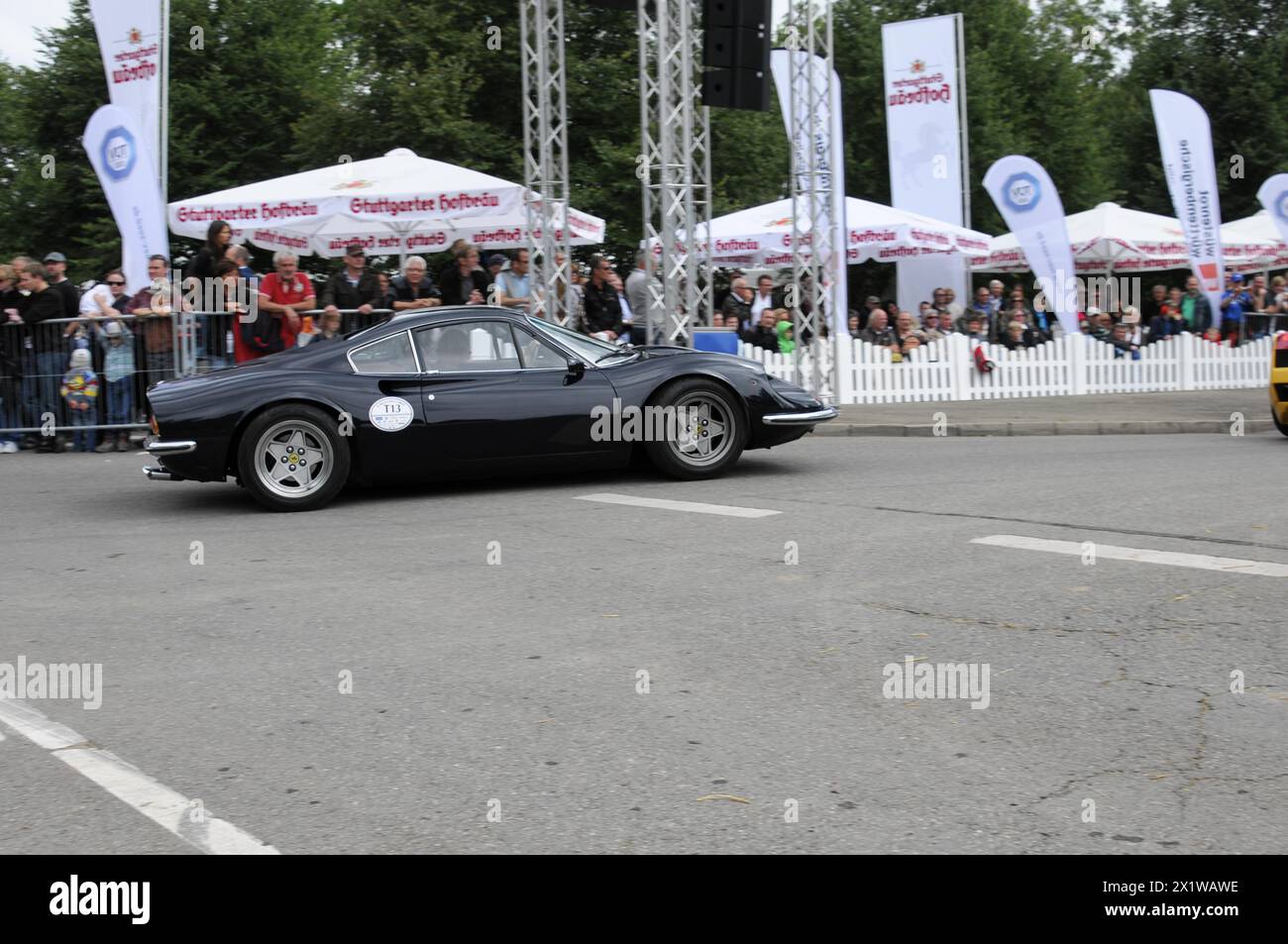 Un'auto sportiva Ferrari d'epoca nera si presenta ad un rally stradale, SOLITUDE REVIVAL 2011, Stoccarda, Baden-Wuerttemberg, Germania Foto Stock