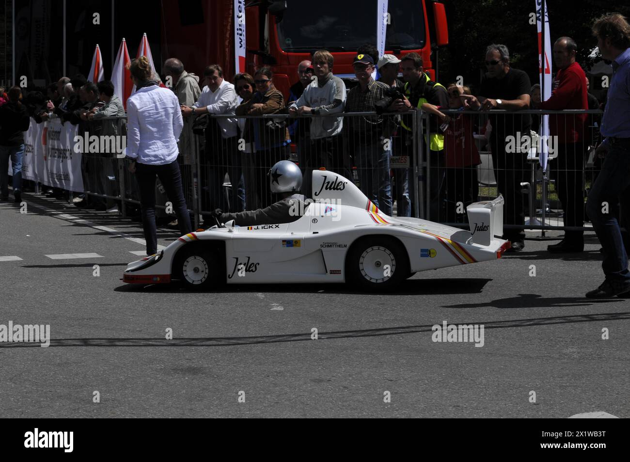 Piccola auto da corsa bianca su una pista sicura durante una gara, SOLITUDE REVIVAL 2011, Stoccarda, Baden-Wuerttemberg, Germania Foto Stock