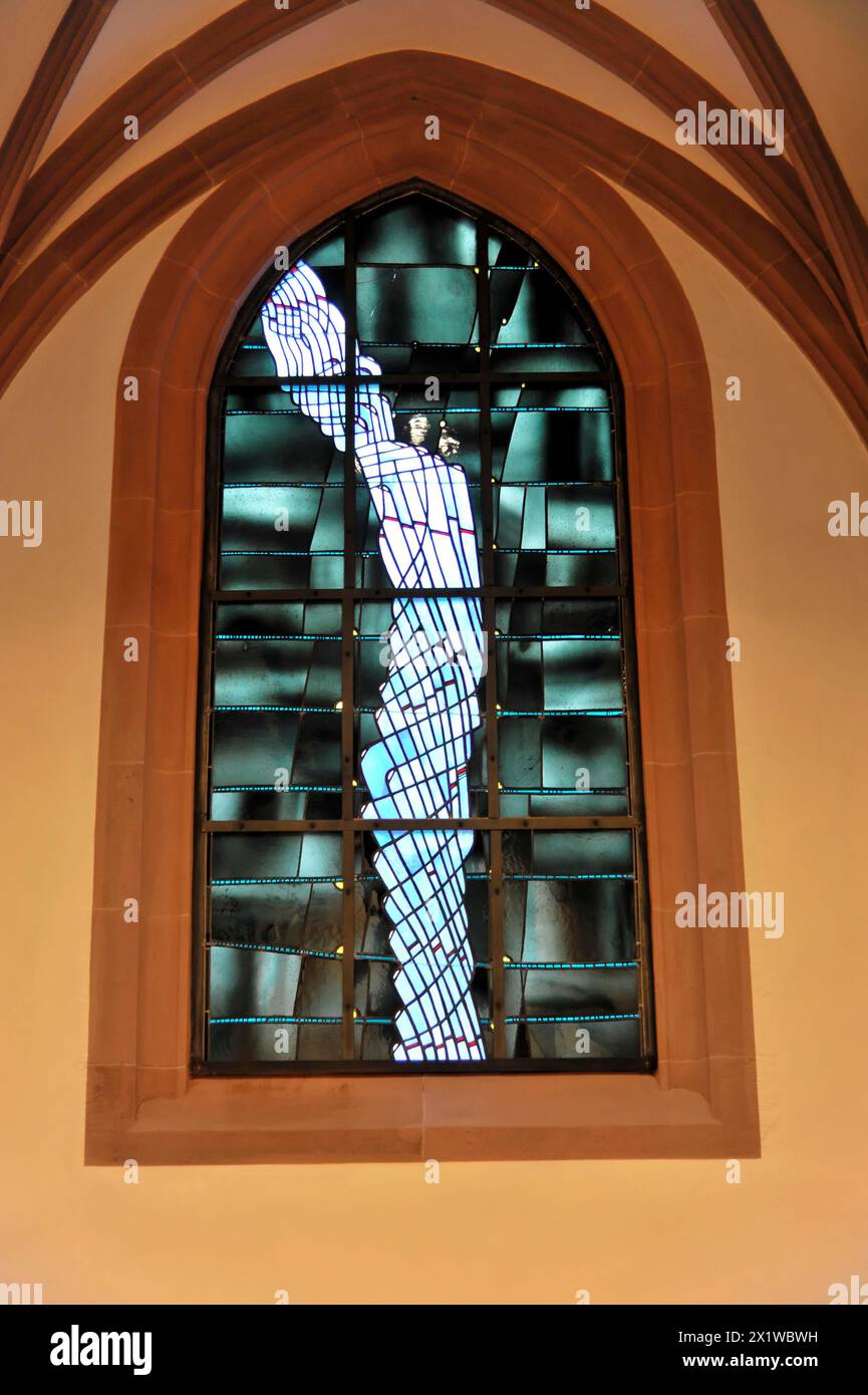 St Kilian's Cathedral, St Cattedrale di Kilian, Wuerzburg, Una moderna vetrata colorata, che ricorda una silhouette, nelle tonalità del blu, Wuerzburg Foto Stock