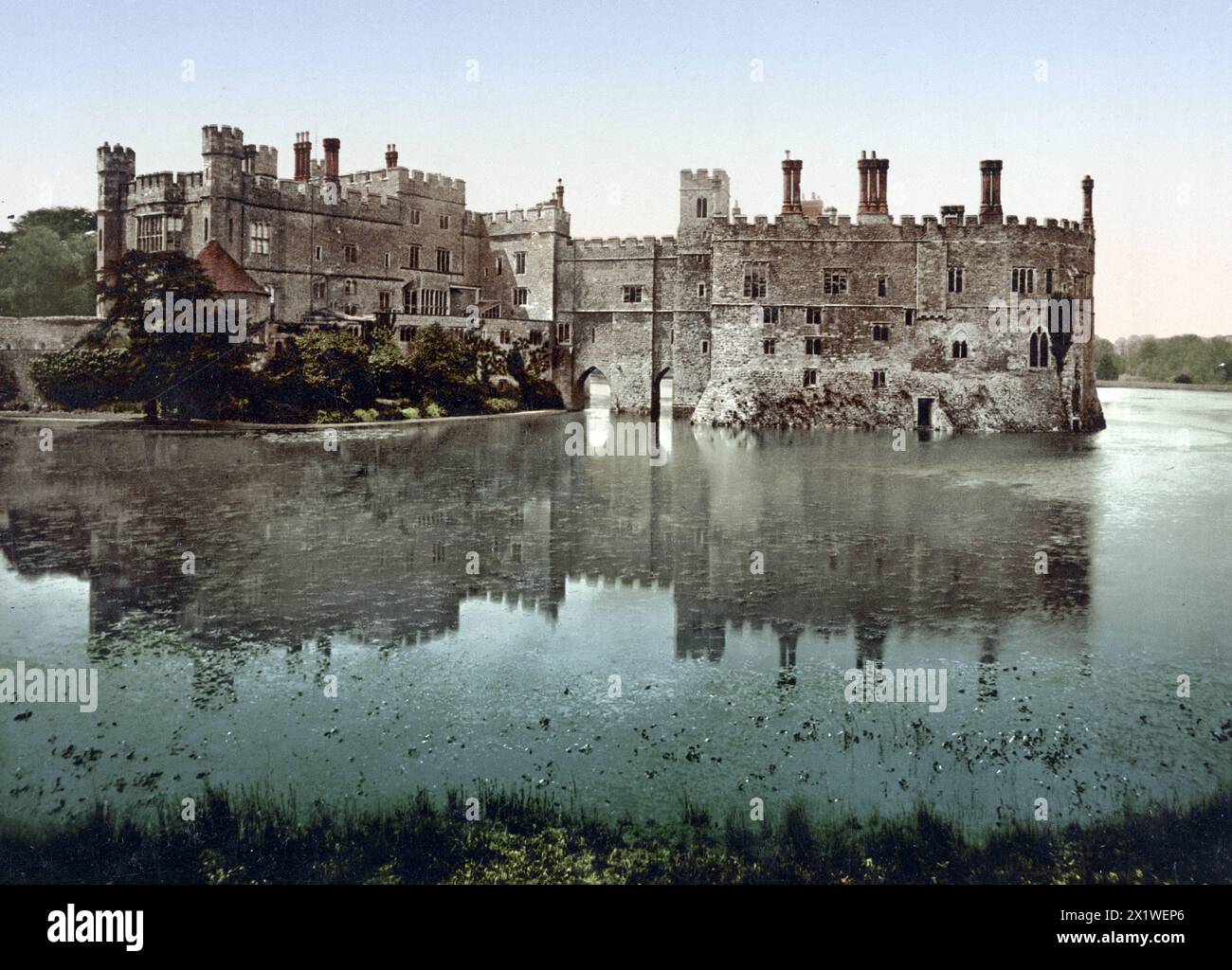 Wasserschloss Leeds Castle, südöstlich von Maidstone, Grafschaft Kent, Inghilterra, UM 1890, Historisch, digital restaurierte Reproduktion von einer Vorla Foto Stock