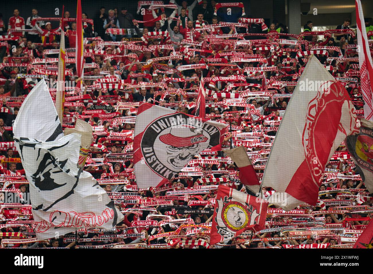 Bundesliga Eintracht Frankfurt-Union Berlin al Deutsche Bank Park di Francoforte. I fan di Berlino. Francoforte, Assia, Germania Foto Stock