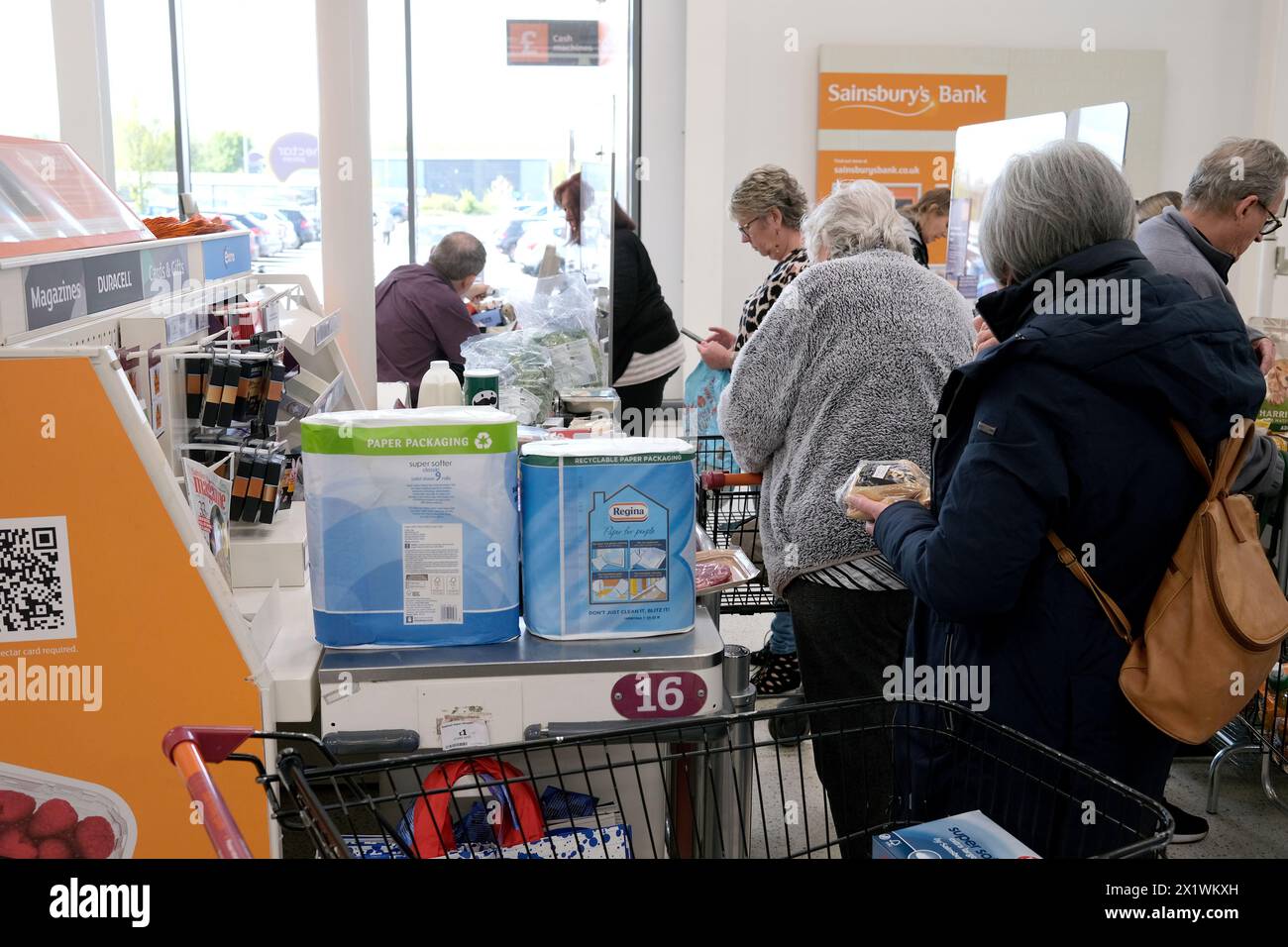 supermercato j sainsbury (interno), herne bay, east kent, regno unito aprile 2024 Foto Stock