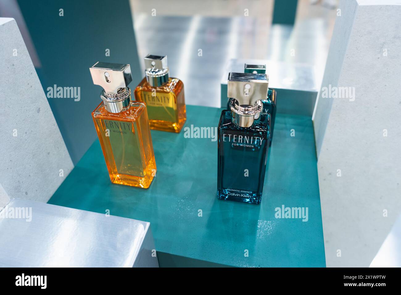 Esposizione dell'essenza aromatica Eternity di Calvin Klein in un negozio il 30 marzo 2024 a Bangkok, Thailandia. Foto Stock