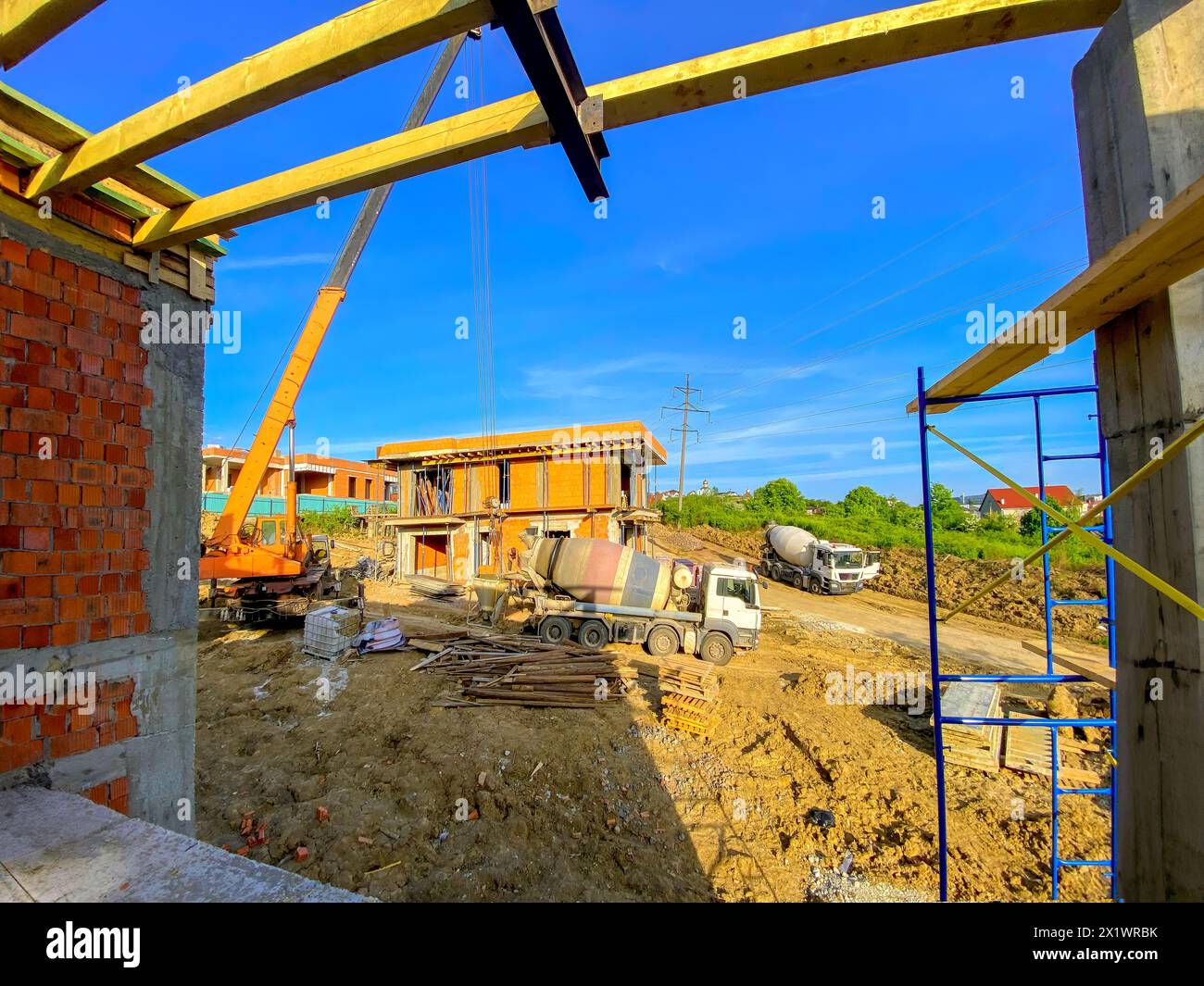 In costruzione, il tipico condominio in stile ranch è costituito da mattoni Foto Stock