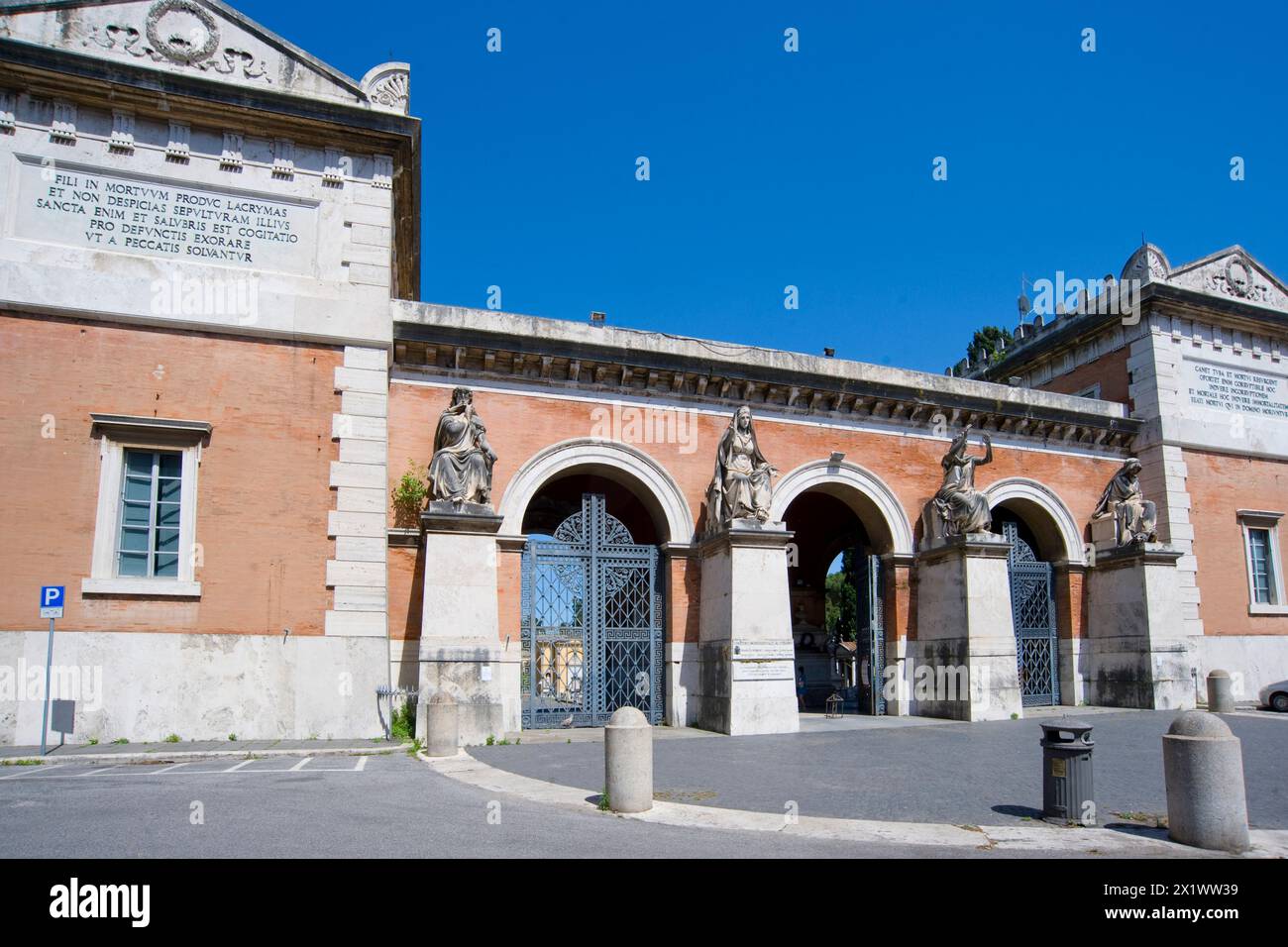 Ingresso al Cimitero di Verano. Roma. Lazio. Italia Foto Stock