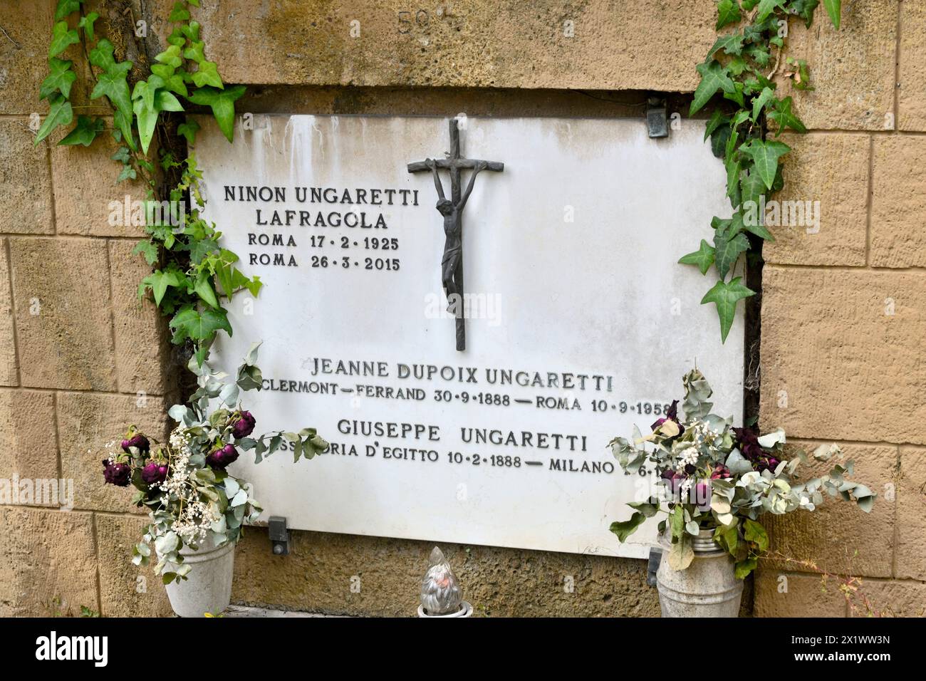 Tomba di Giuseppe Ungaretti. Cimitero di Verano. Roma. Lazio. Italia Foto Stock