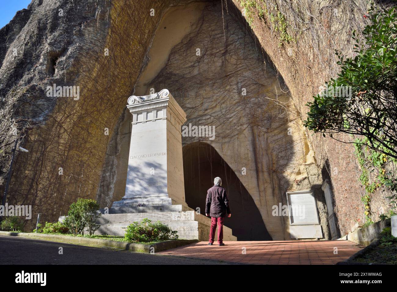 Monumento funebre a Giacomo Leopardi. Parco Vergiliano. Piedigrotta. Napoli. Campania. Italia Foto Stock