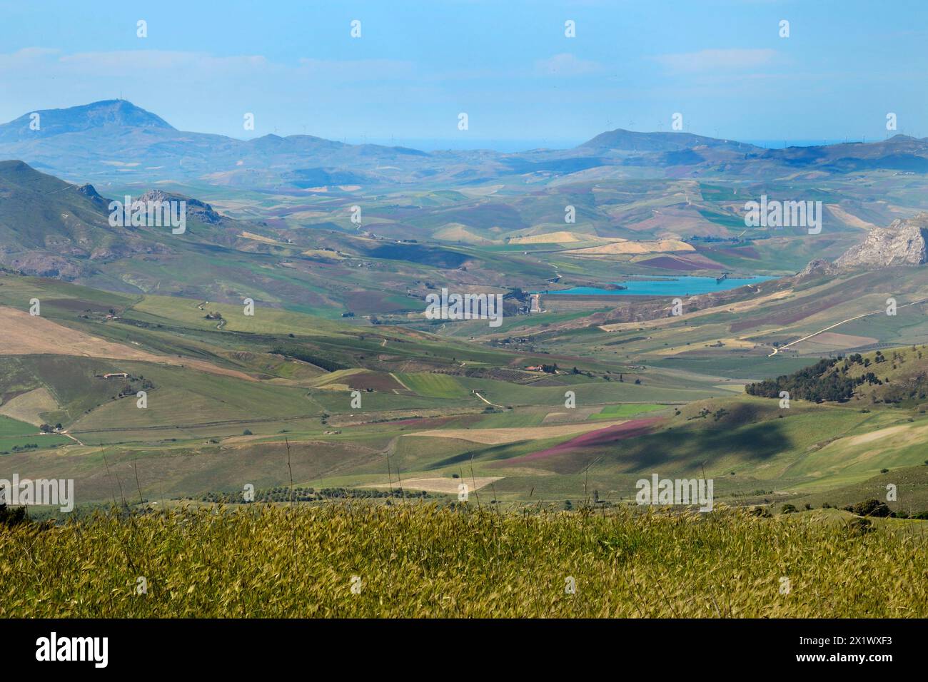 Panorama nei pressi dell'area archeologica di ​​monte Adranone. Sambuca di Sicilia. Sicilia Foto Stock