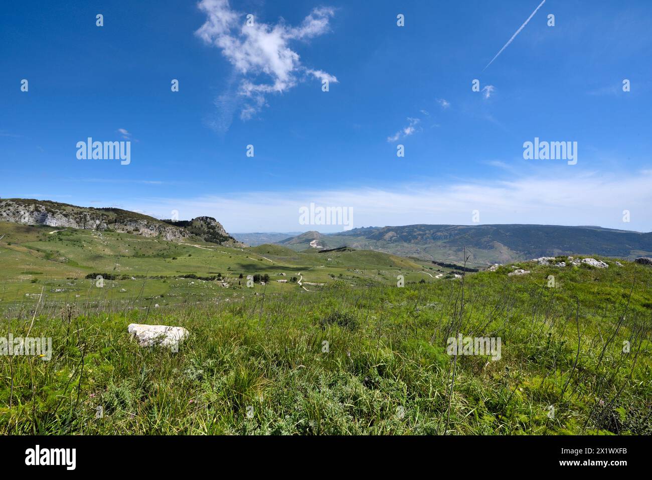 Panorama nei pressi dell'area archeologica di ​​monte Adranone. Sambuca di Sicilia. Sicilia Foto Stock