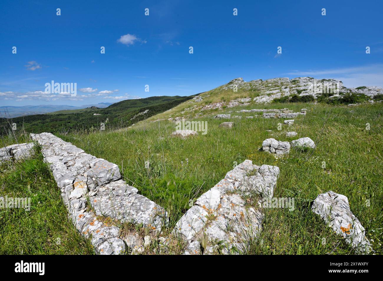 Acropoli. Area archeologica di ​​monte Adranone. Sambuca di Sicilia. Sicilia Foto Stock