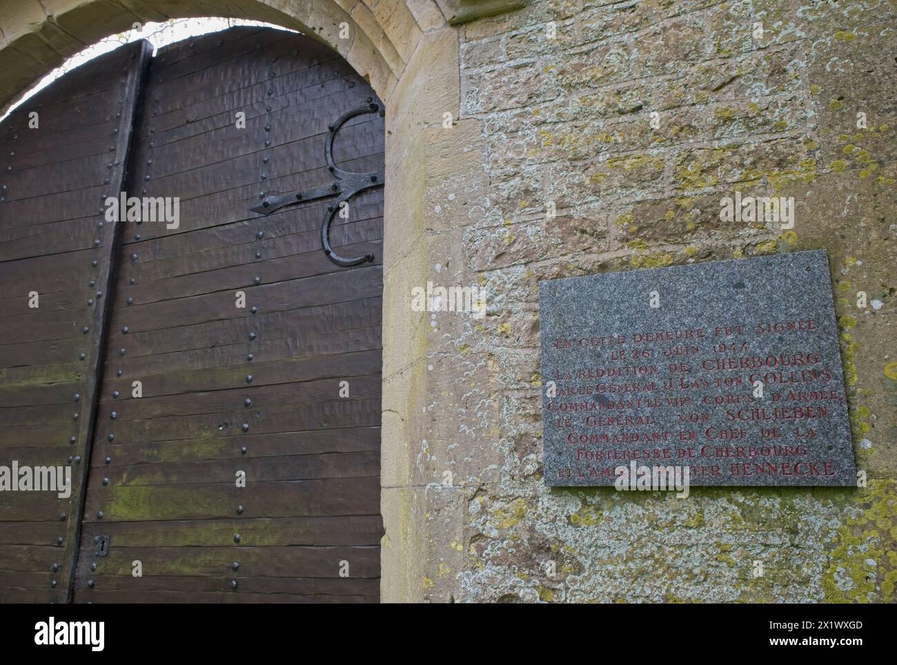 Yvetot-Bocage, Francia - 15 aprile 2024: La resa di Cherbourg fu firmata dal generale Karl Wilhelm von Schlieben e dal generale Joseph Lawton Collins in Foto Stock