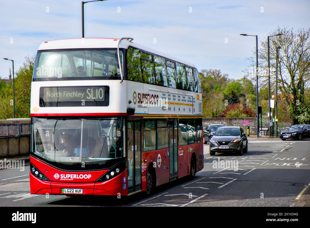 London Superloop Buses, Express Network che collega Outer London Town Centres, Harrow, Borough of Harrow, Londra, Inghilterra, REGNO UNITO Foto Stock