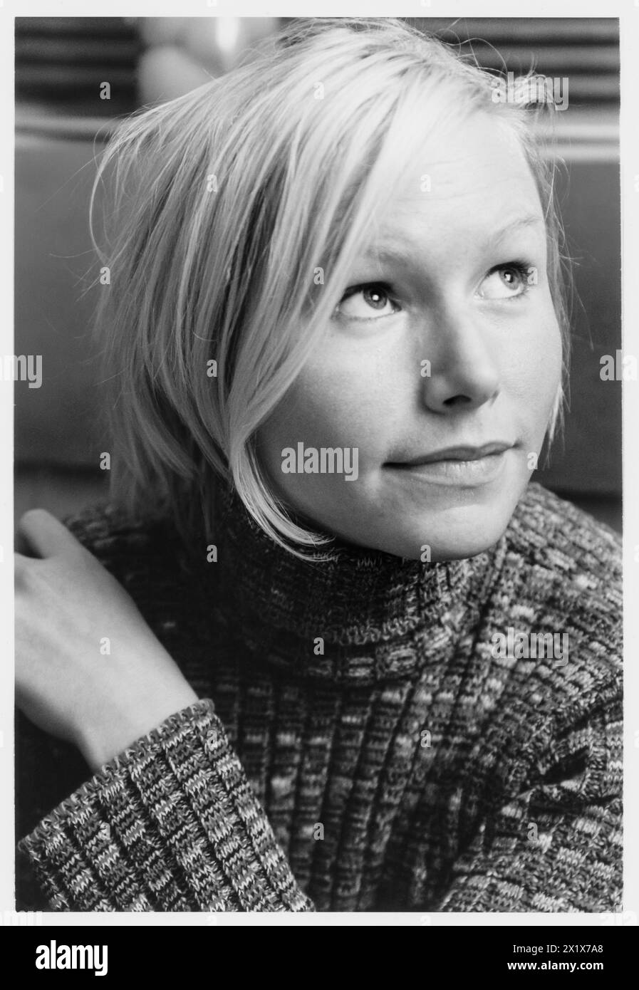NINA PERSSON, RITRATTO, 1996: A portrait of Swedish Singer Nina Persson of the Cardigans at al bacio Italian Restaurant a Bristol, Inghilterra, Regno Unito, il 9 novembre 1996. Foto: Rob Watkins. INFO: I Cardigans, una band svedese formata nei primi anni '90, hanno guadagnato fama internazionale con successi come "Lovefool". Il loro suono eclettico fonde elementi pop, rock e indie, caratterizzati dalla caratteristica voce di Nina Persson e dalla propensione per melodie accattivanti Foto Stock