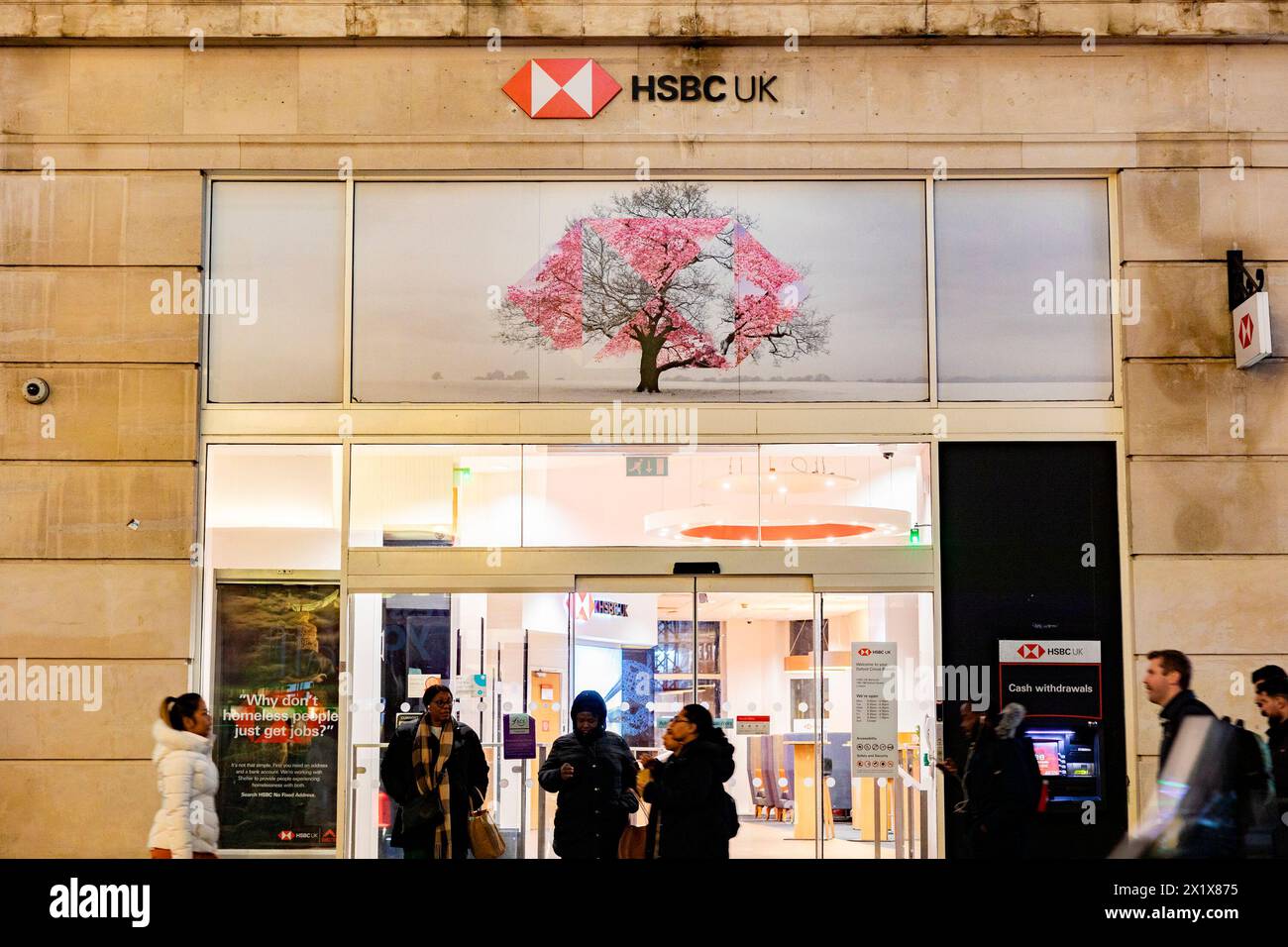 HSBC Holdings plc è una banca universale britannica e un gruppo di servizi finanziari con sede a Londra, Inghilterra, Regno Unito. Foto Stock