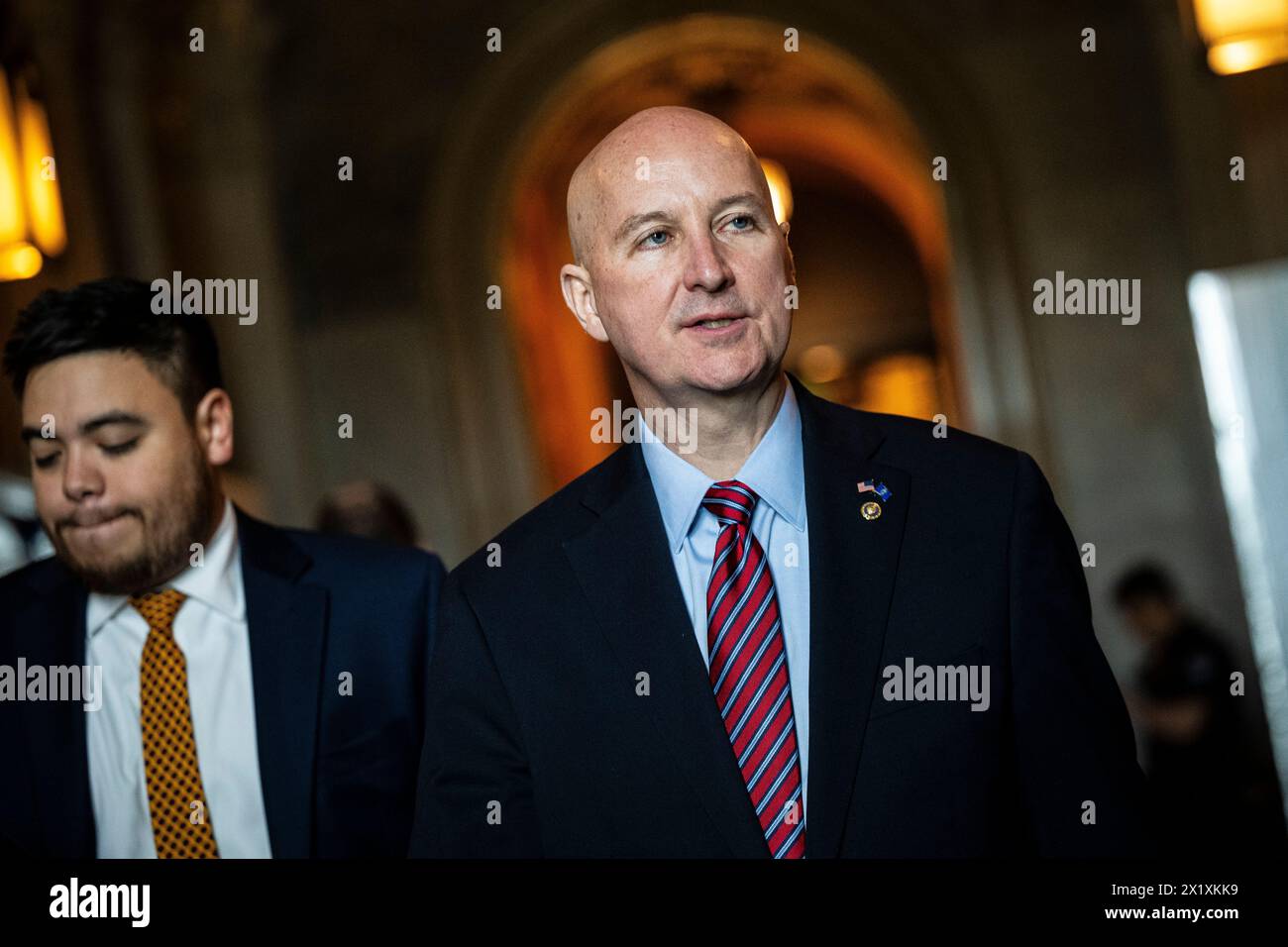 Washington, Stati Uniti. 18 aprile 2024. Il senatore Pete Ricketts (R-ne) cammina attraverso il Campidoglio degli Stati Uniti, a Washington, DC, giovedì 18 aprile, 2024. (Graeme Sloan/Sipa USA) credito: SIPA USA/Alamy Live News Foto Stock