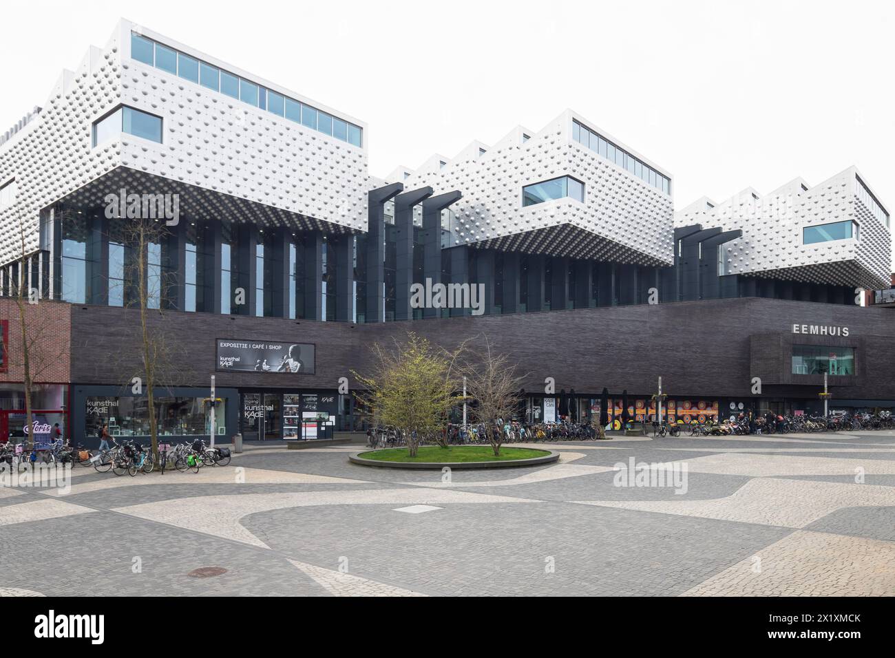 Centro culturale moderno l'Eemhuis sull'Eemplein ad Amersfoort. Foto Stock